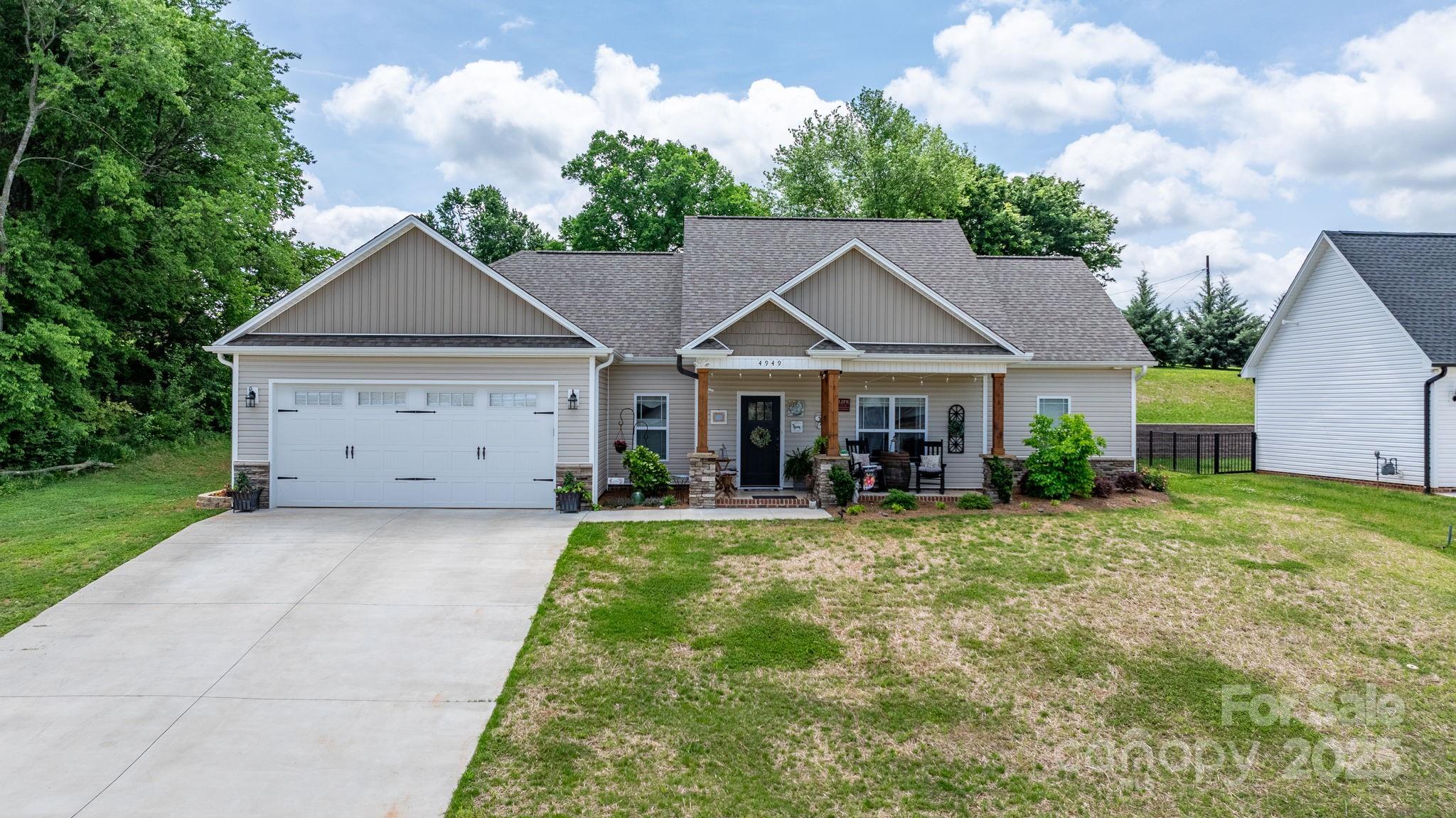 Property image 4 of 4949 Southview Drive in Wallaces View, Hickory, NC 28602