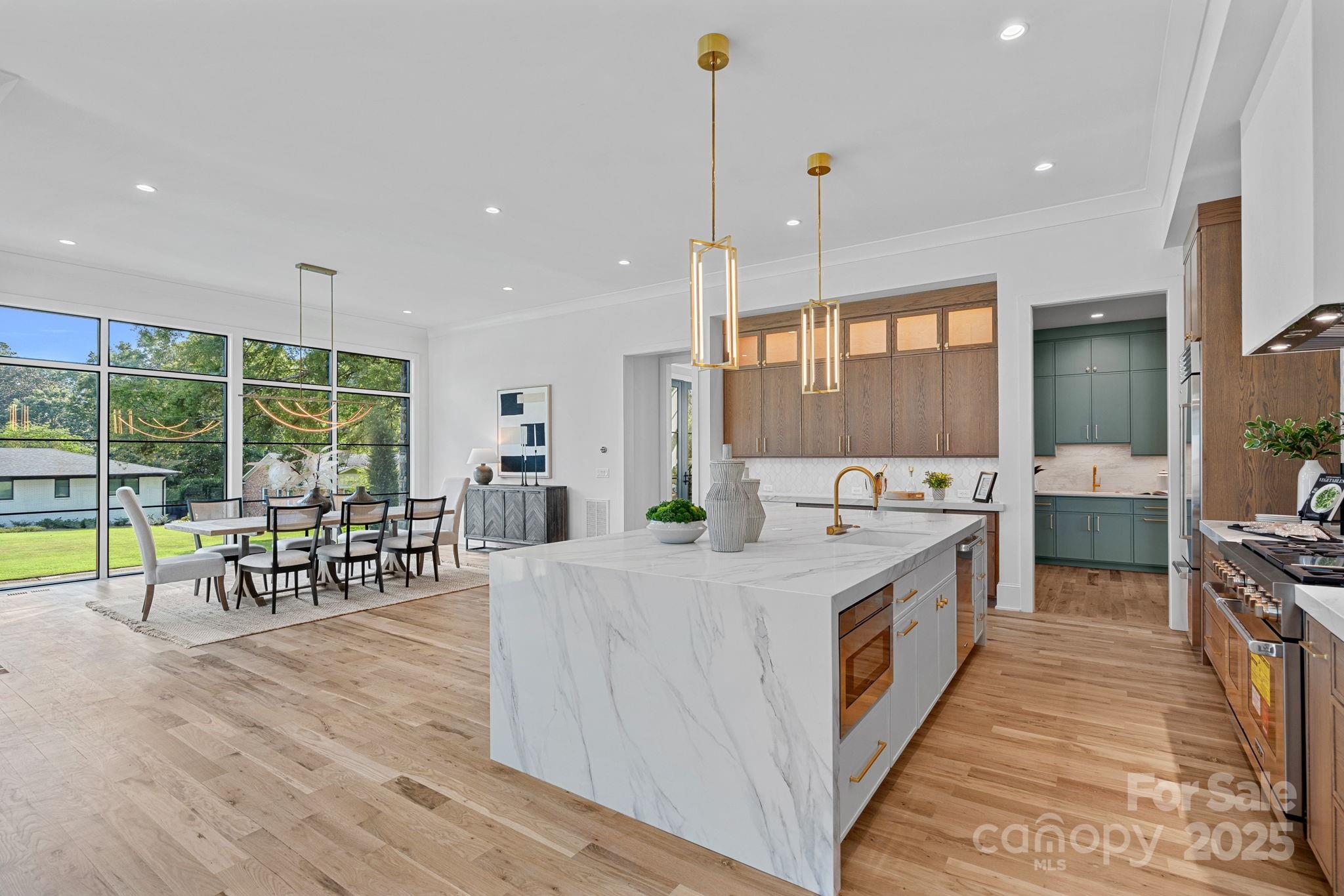 Property image 5 of 639 Edgemont Road in The Cloisters, Charlotte, NC 28211