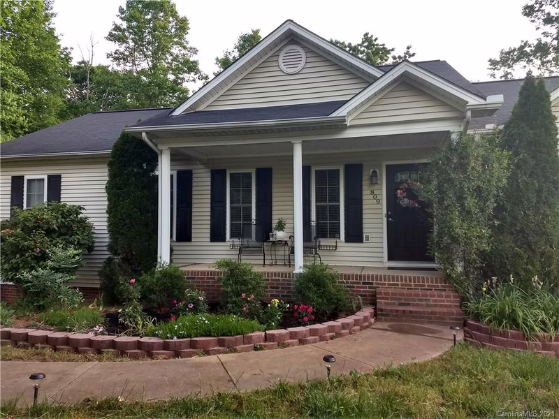 809 Catawba Valley Boulevard