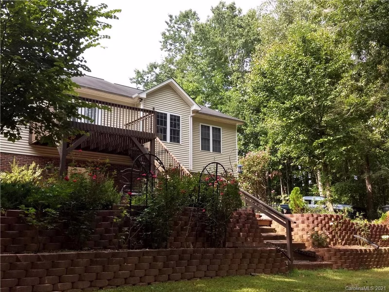 Property image 2 at 809 Catawba Valley Boulevard, Hickory, NC 28602