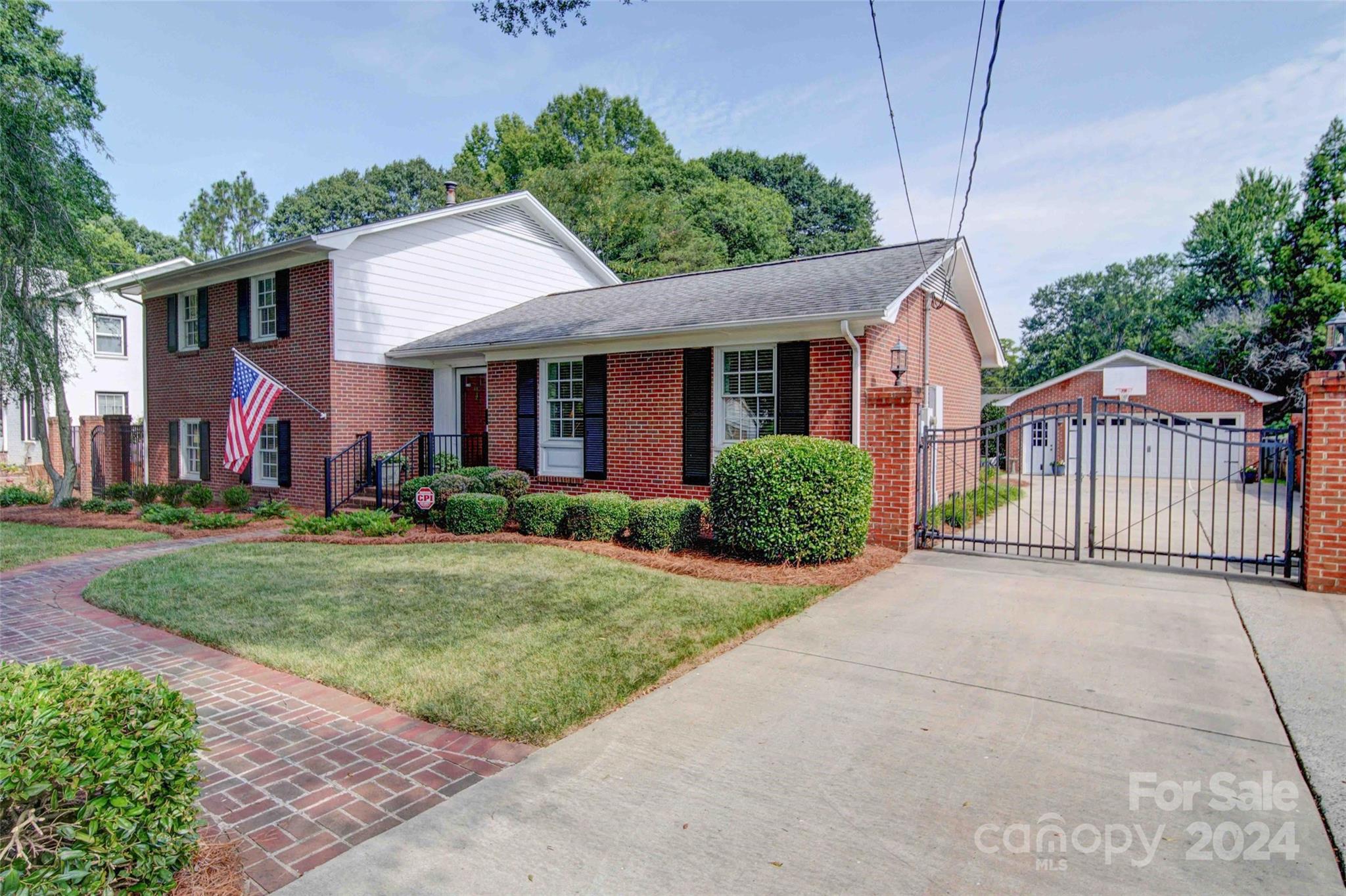 Property image 3 of 1112 Woodvale Avenue in Sherwood Forest, Gastonia, NC 28054