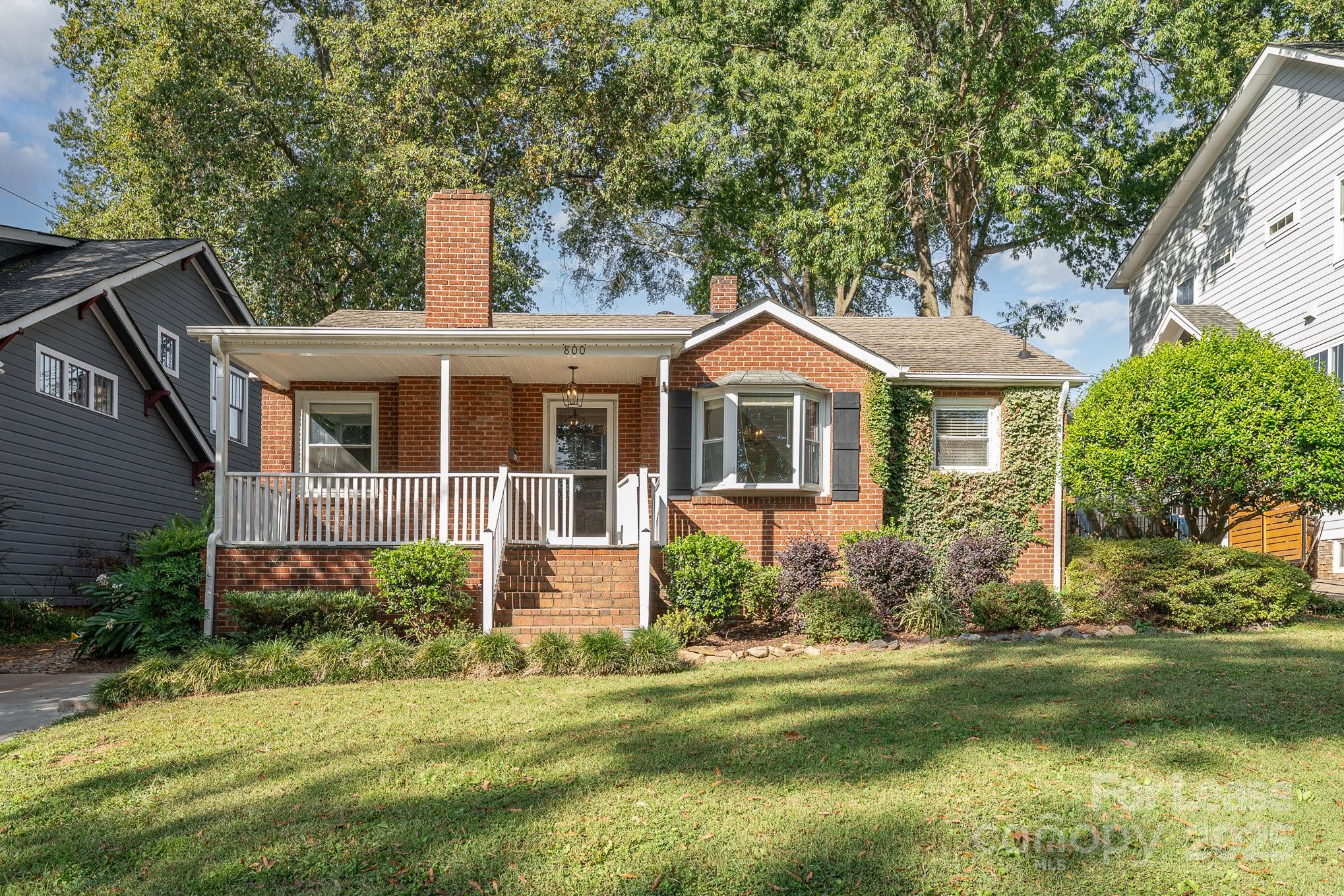Property image 2 of 800 Mcdonald Avenue in Sunset Hills, Charlotte, NC 28203