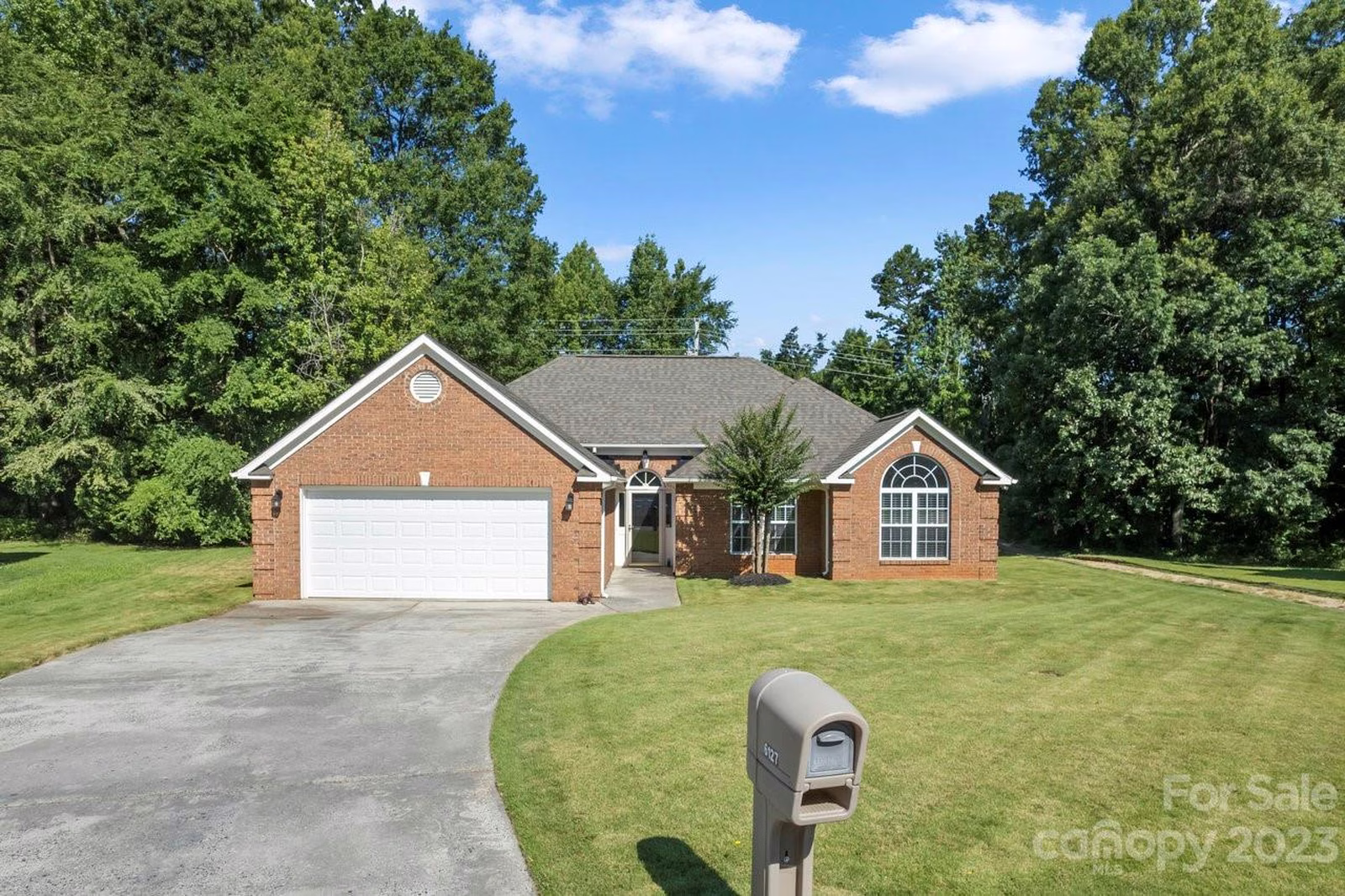 Property image 1 at 6127 Colchester Lane, Matthews, NC 28104