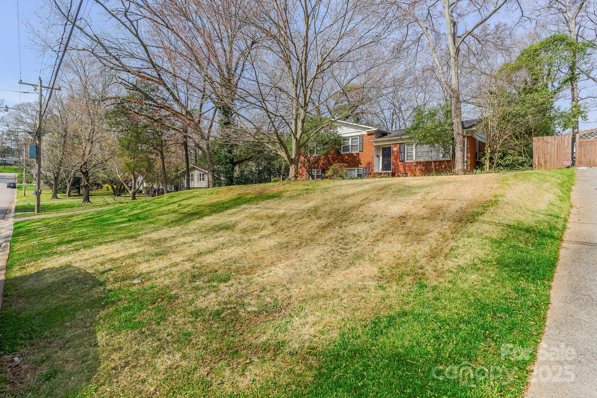 Property image 2 of 5536 Seacroft Road in Montclaire, Charlotte, NC 28210