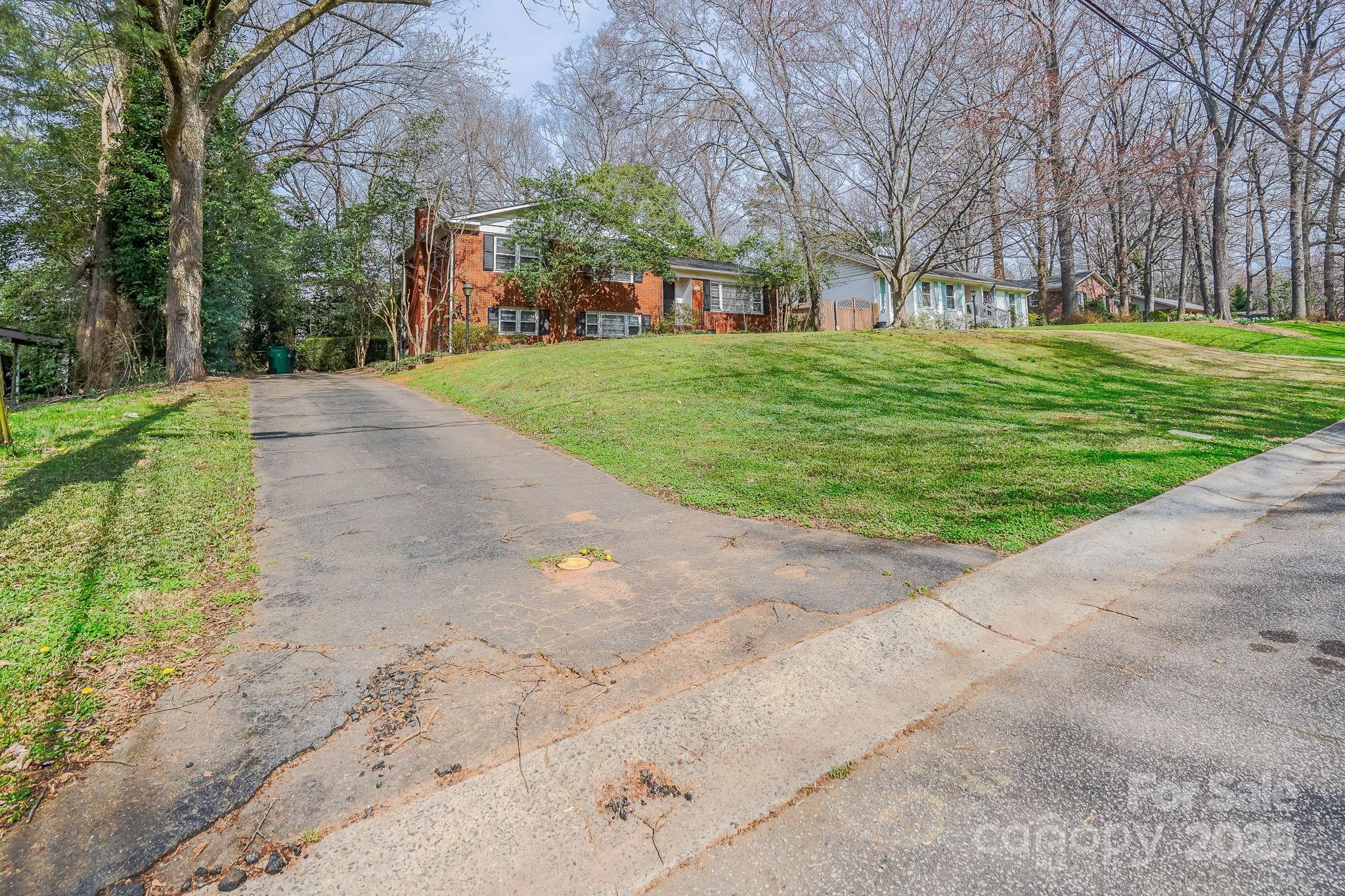 Property image 3 of 5536 Seacroft Road in Montclaire, Charlotte, NC 28210