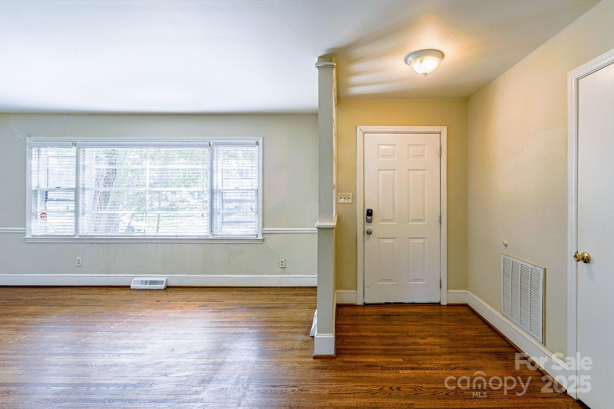 Property image 5 of 5536 Seacroft Road in Montclaire, Charlotte, NC 28210
