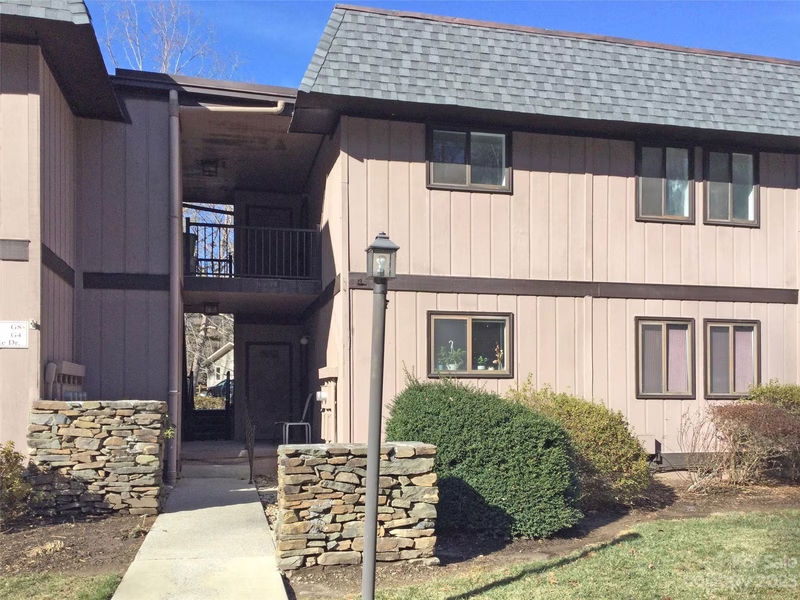 33 Lake Drive