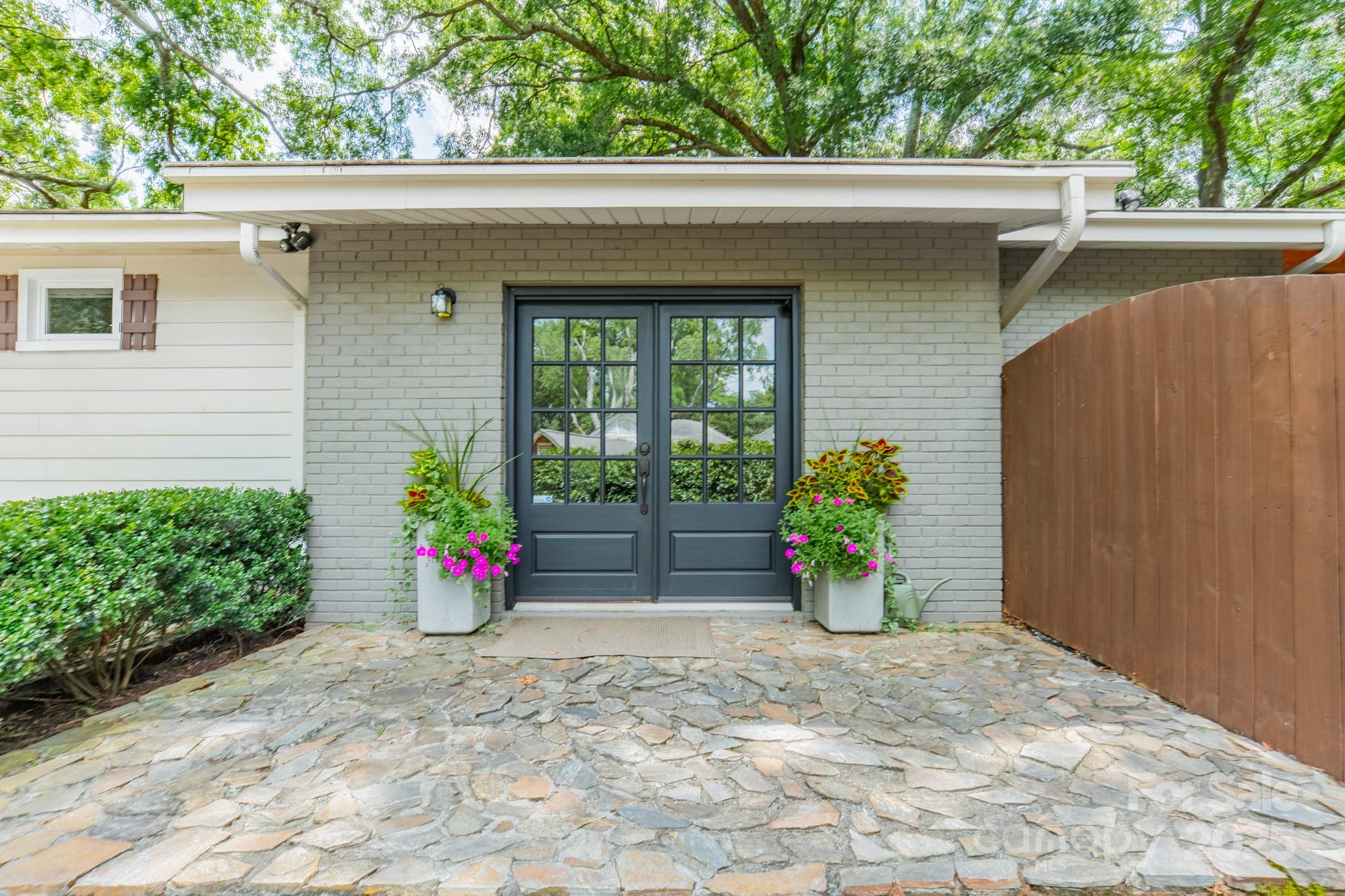 Property image 3 of 5310 Londonderry Road in Madison Park, Charlotte, NC 28210
