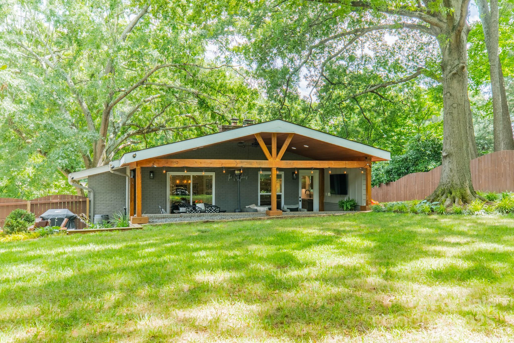 Property image 4 of 5310 Londonderry Road in Madison Park, Charlotte, NC 28210