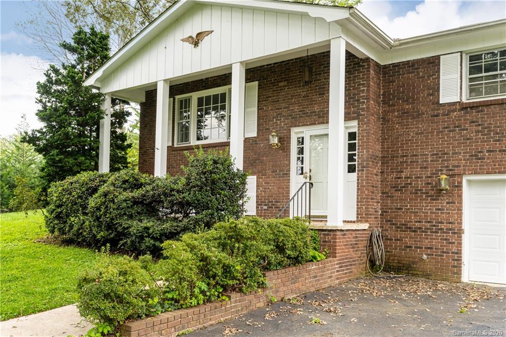 Property image 4 of 208 Applecross Lane in Heatherwood, Hendersonville, NC 28791