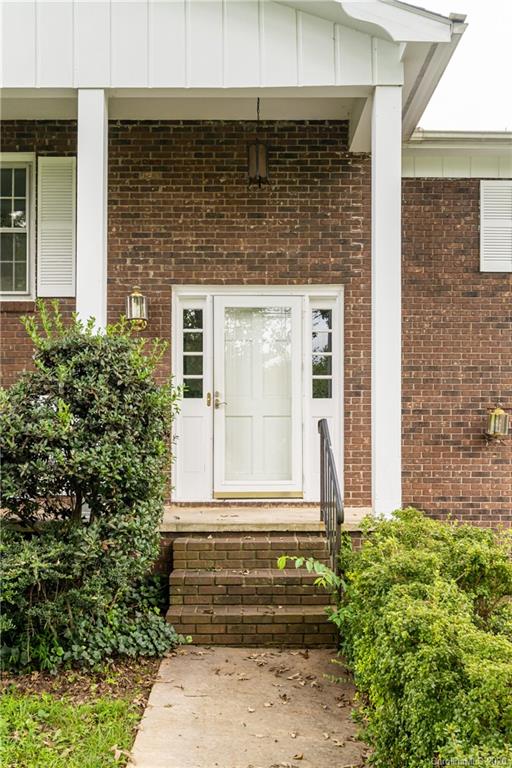 Property image 5 of 208 Applecross Lane in Heatherwood, Hendersonville, NC 28791