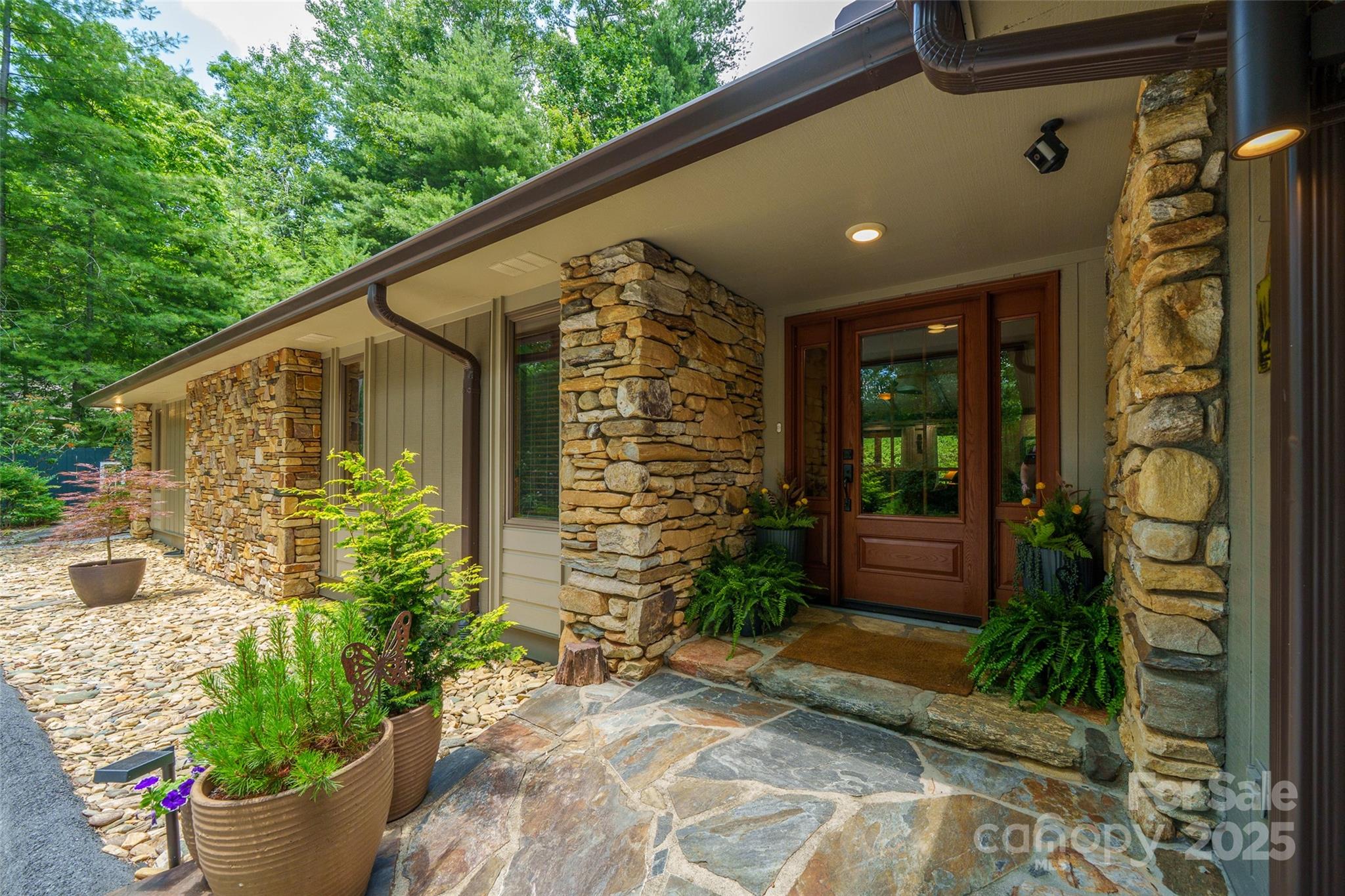 Property image 2 of 23 Indigo Way in Timbercreek, Hendersonville, NC 28739