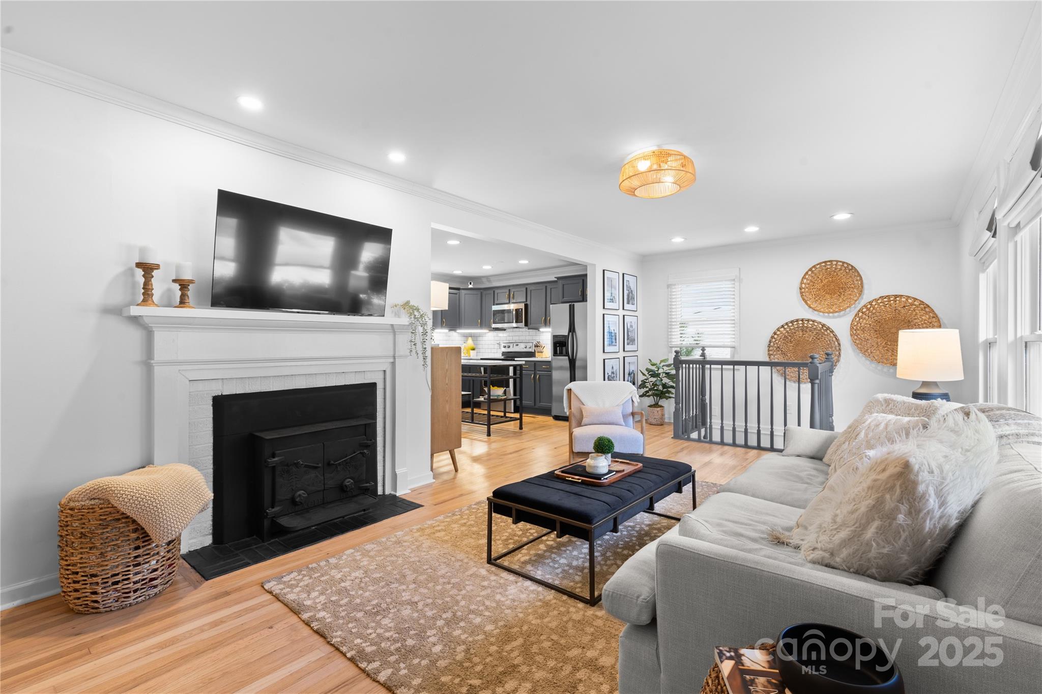 Property image 2 of 5128 Valley Stream Road in Selwyn Park, Charlotte, NC 28209