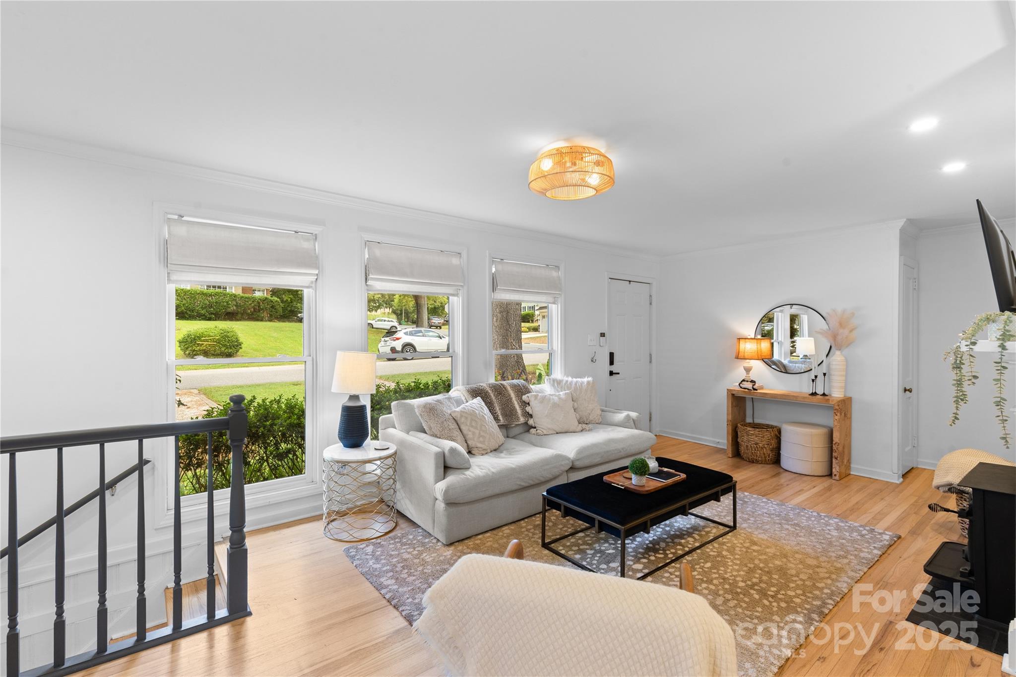 Property image 4 of 5128 Valley Stream Road in Selwyn Park, Charlotte, NC 28209