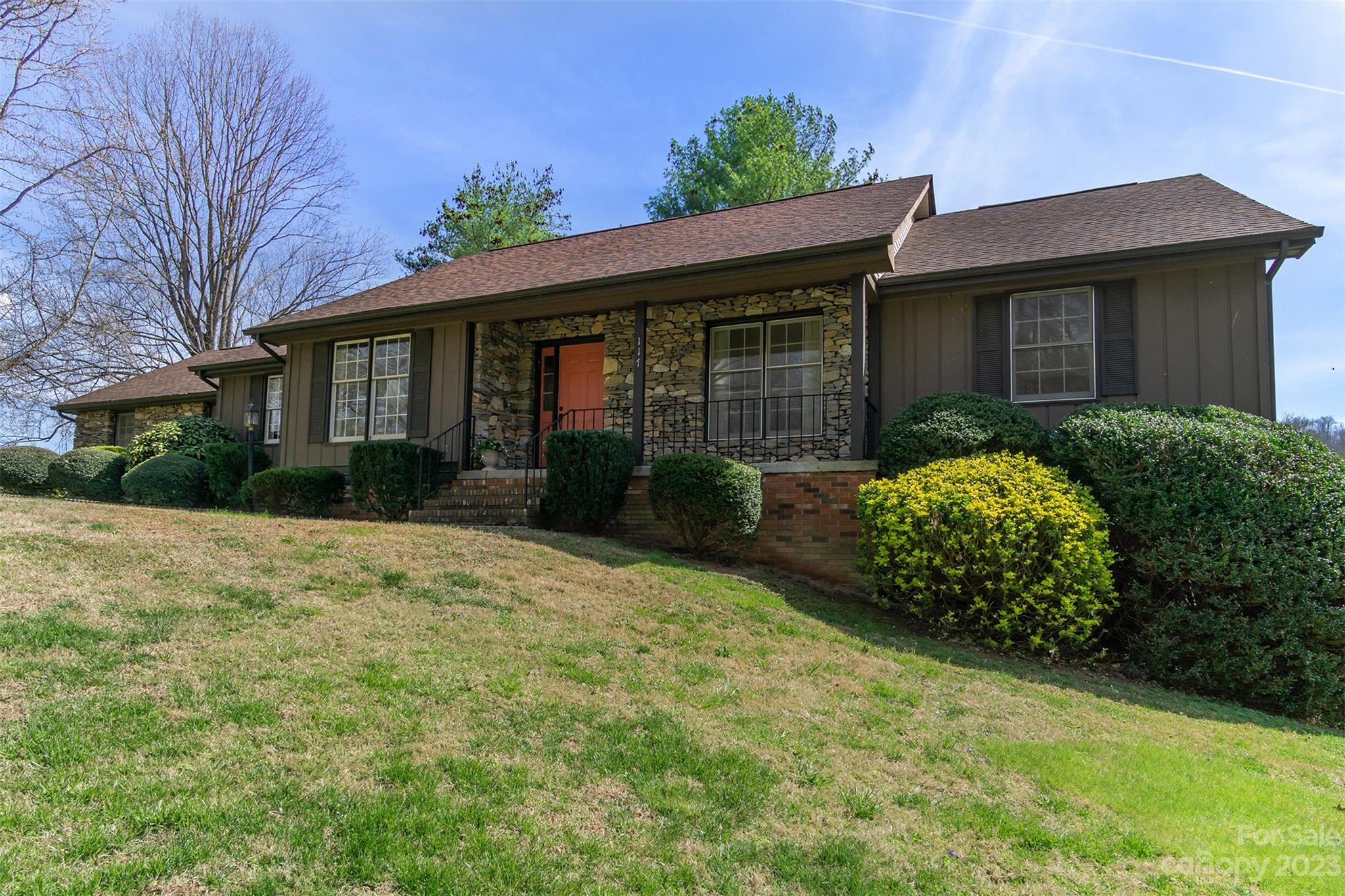 Property image 2 of 117 Larchmont Drive in TAMARAC, Hendersonville, NC 28791