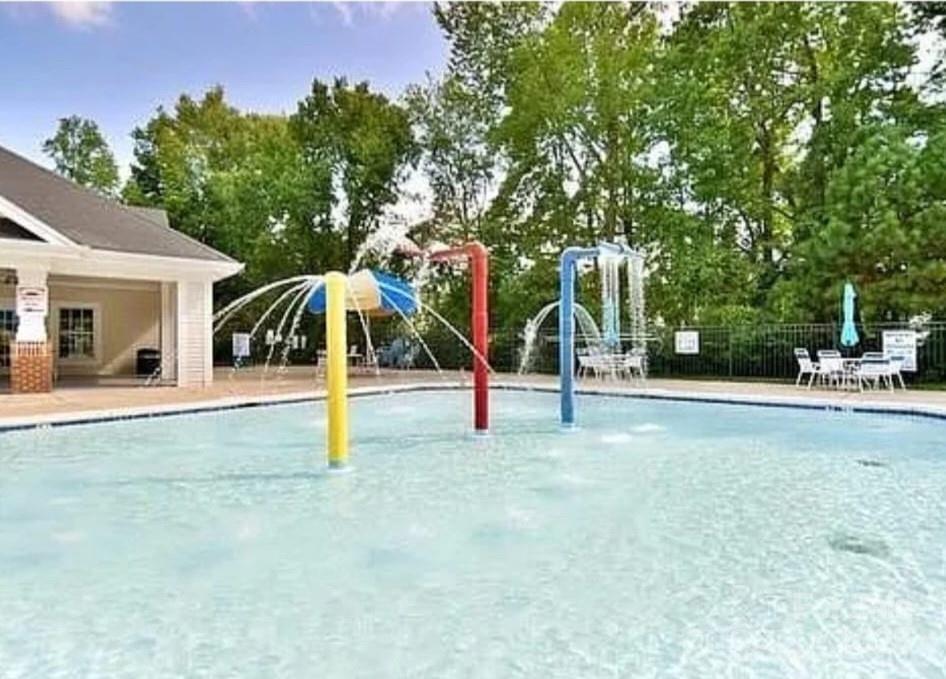 Property image 2 of 2015 Savannah Hills Drive in Matthews Grove, Matthews, NC 28105