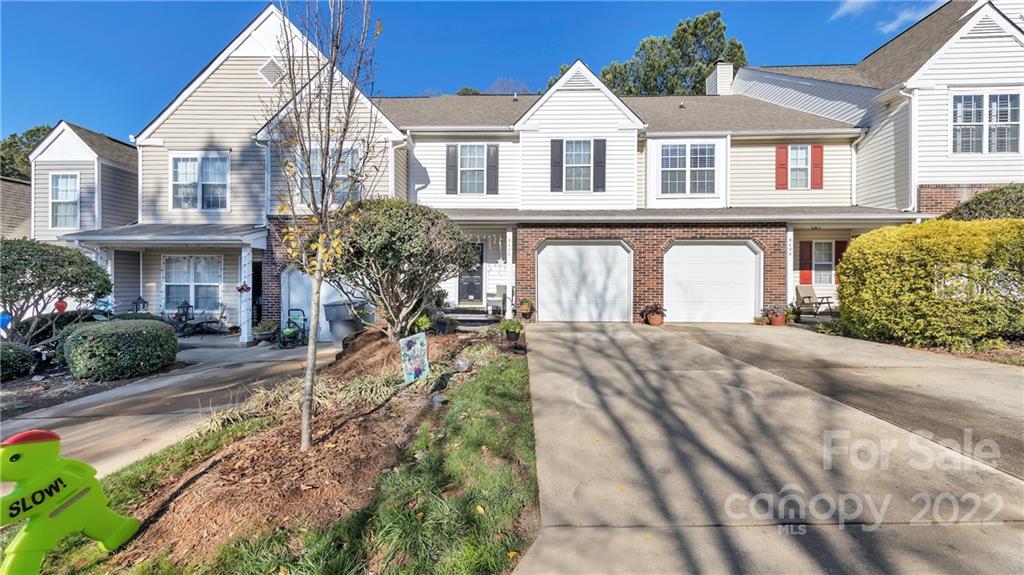 Property image 3 of 8406 Southgate Commons Drive in Southgate Commons, Charlotte, NC 28277
