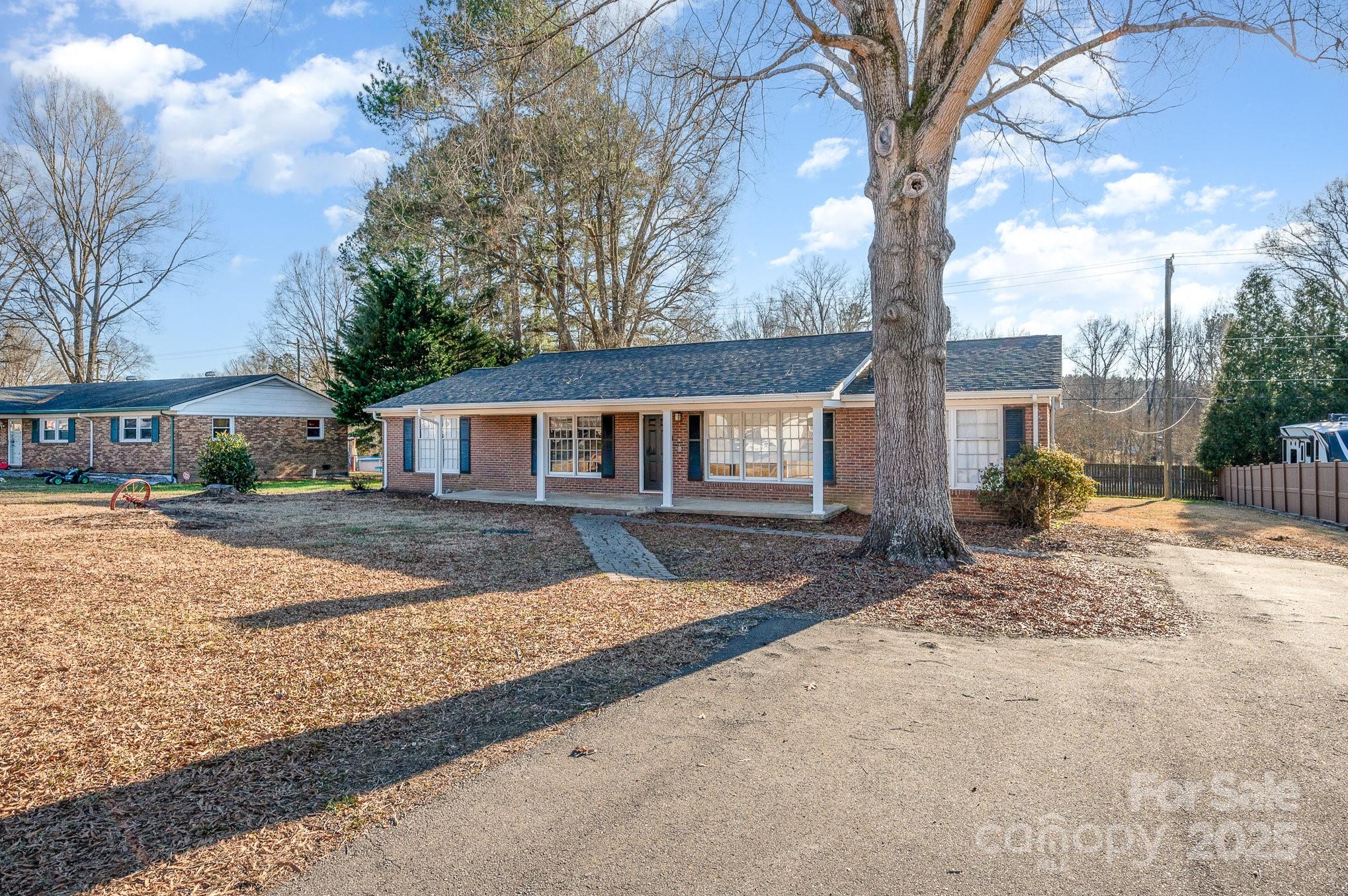 Property image 2 of 2617 Fairgreen Drive in Southgate, Gastonia, NC 28056