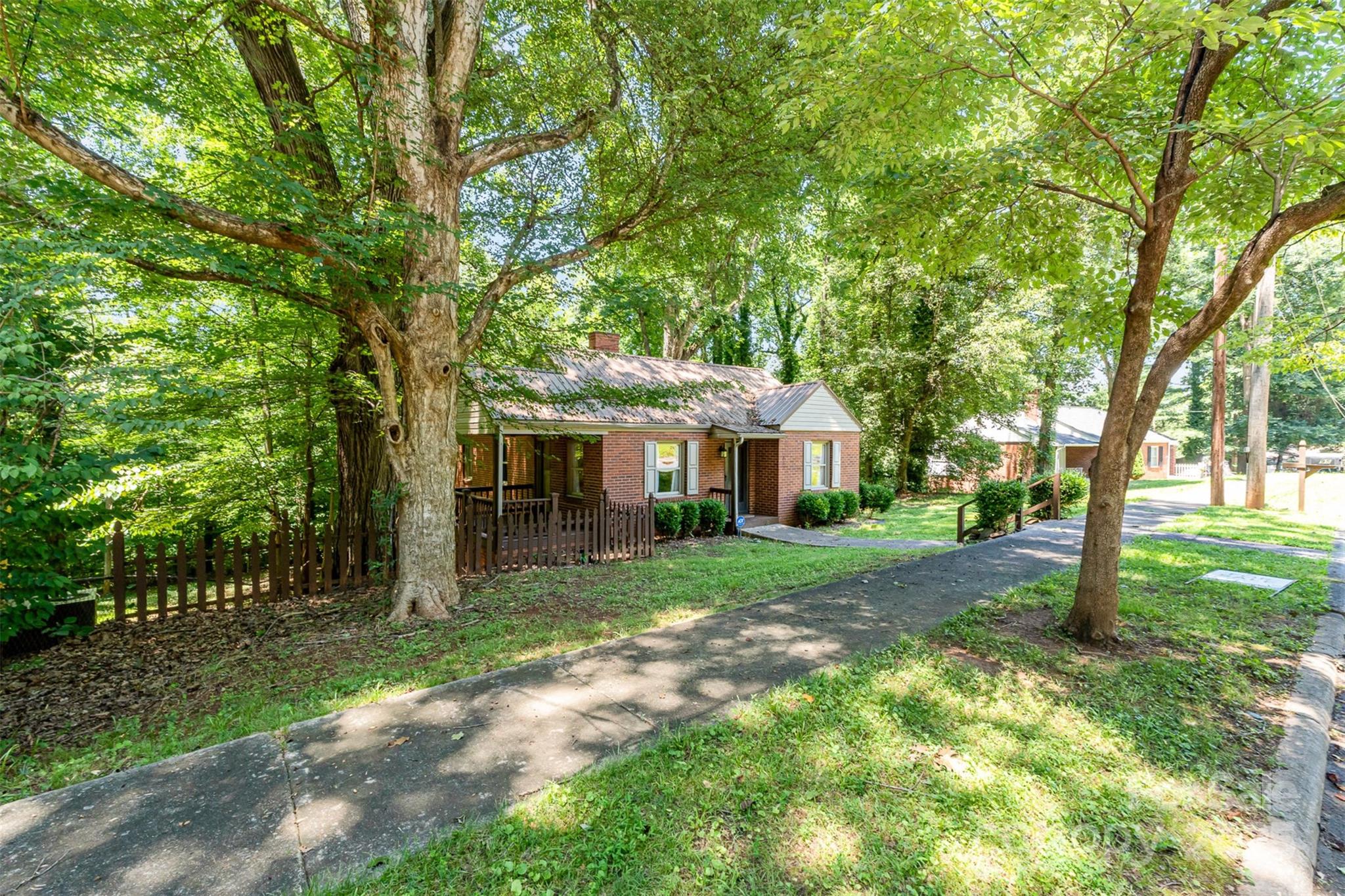 Property image 2 of 395 Westwood Drive in Westwood, Statesville, NC 28677
