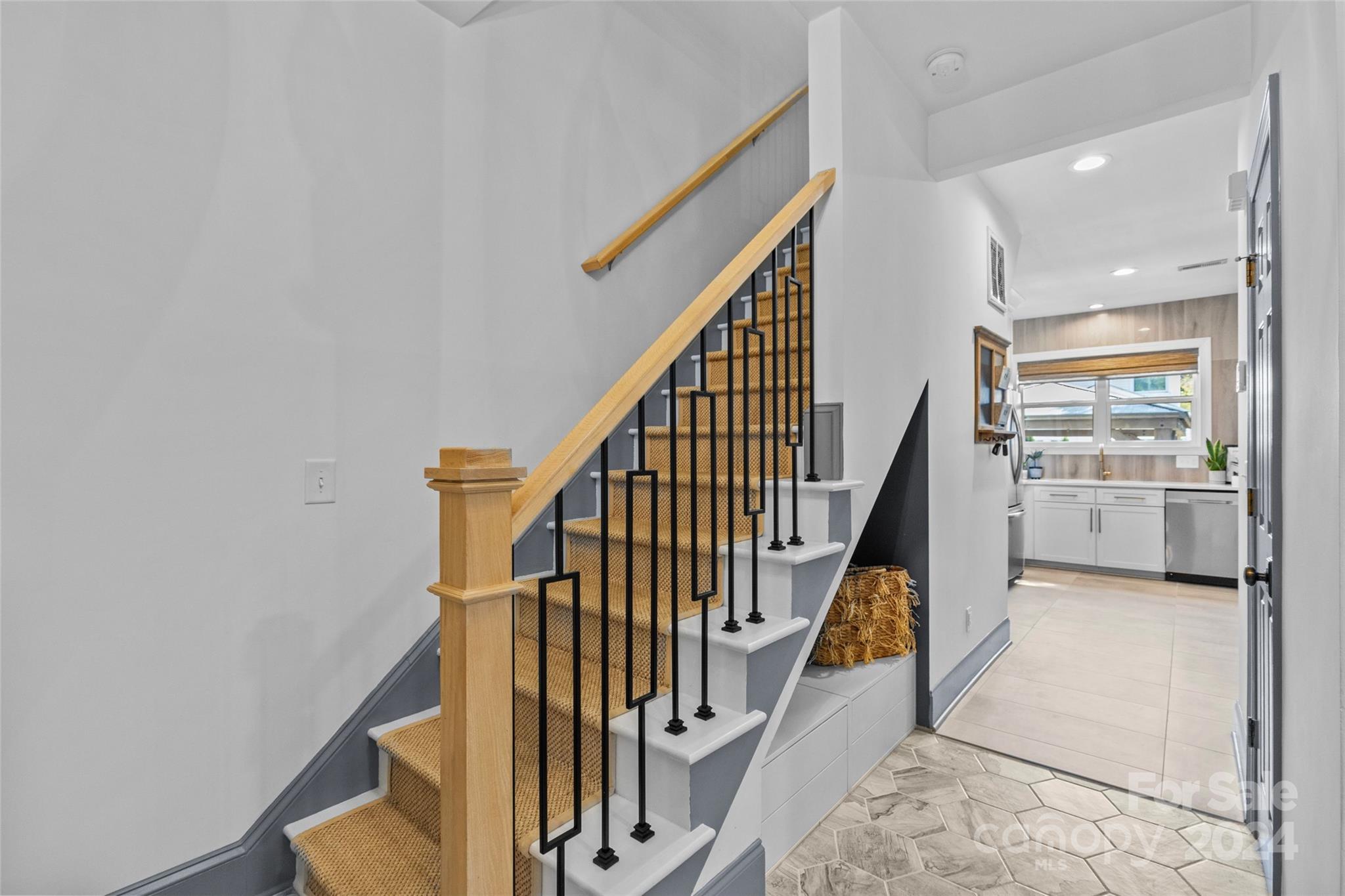 Property image 3 of 3405 Dairy Farm Lane in Selwyn Farms, Charlotte, NC 28209