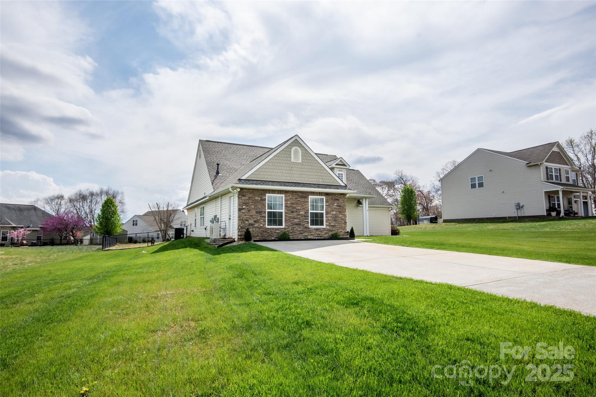 Property image 4 of 118 Heathrow Lane in The Landings, Statesville, NC 28677