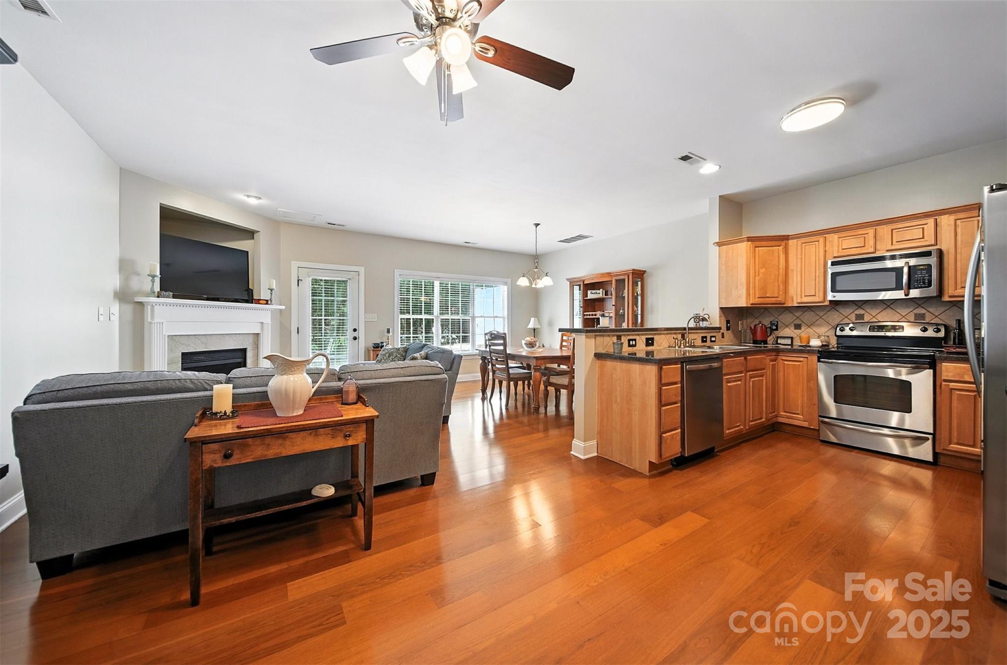 Property image 5 of 1995 Talbot Lane in Braxton Gate Townhomes, Hickory, NC 28602