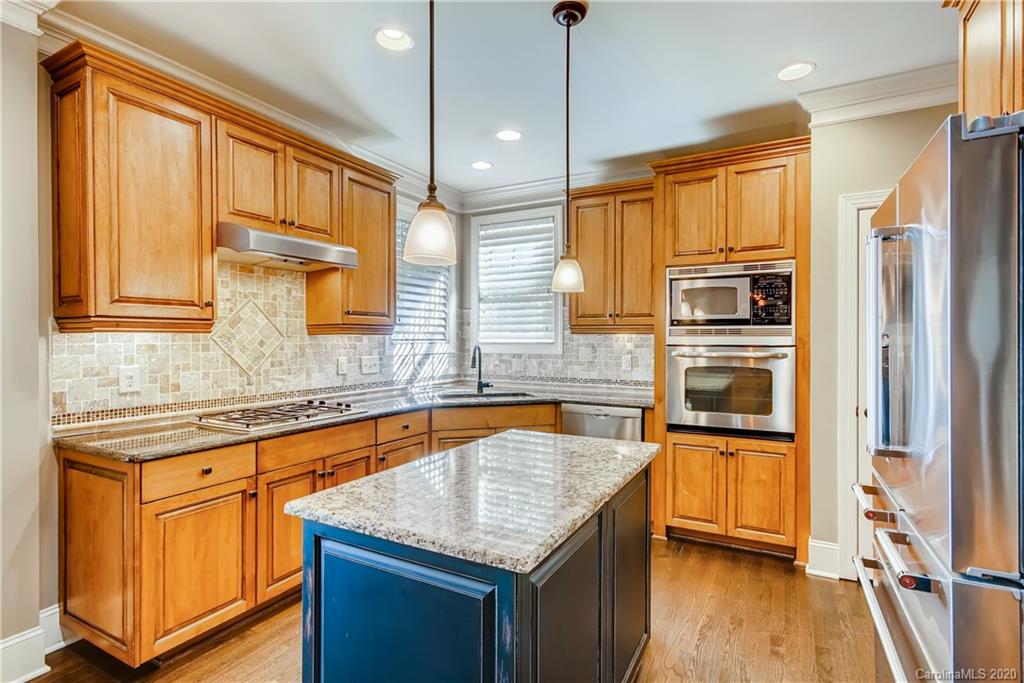 Property image 5 of 2002 Stonehill Lane in Chestnut Place, Matthews, NC 28104