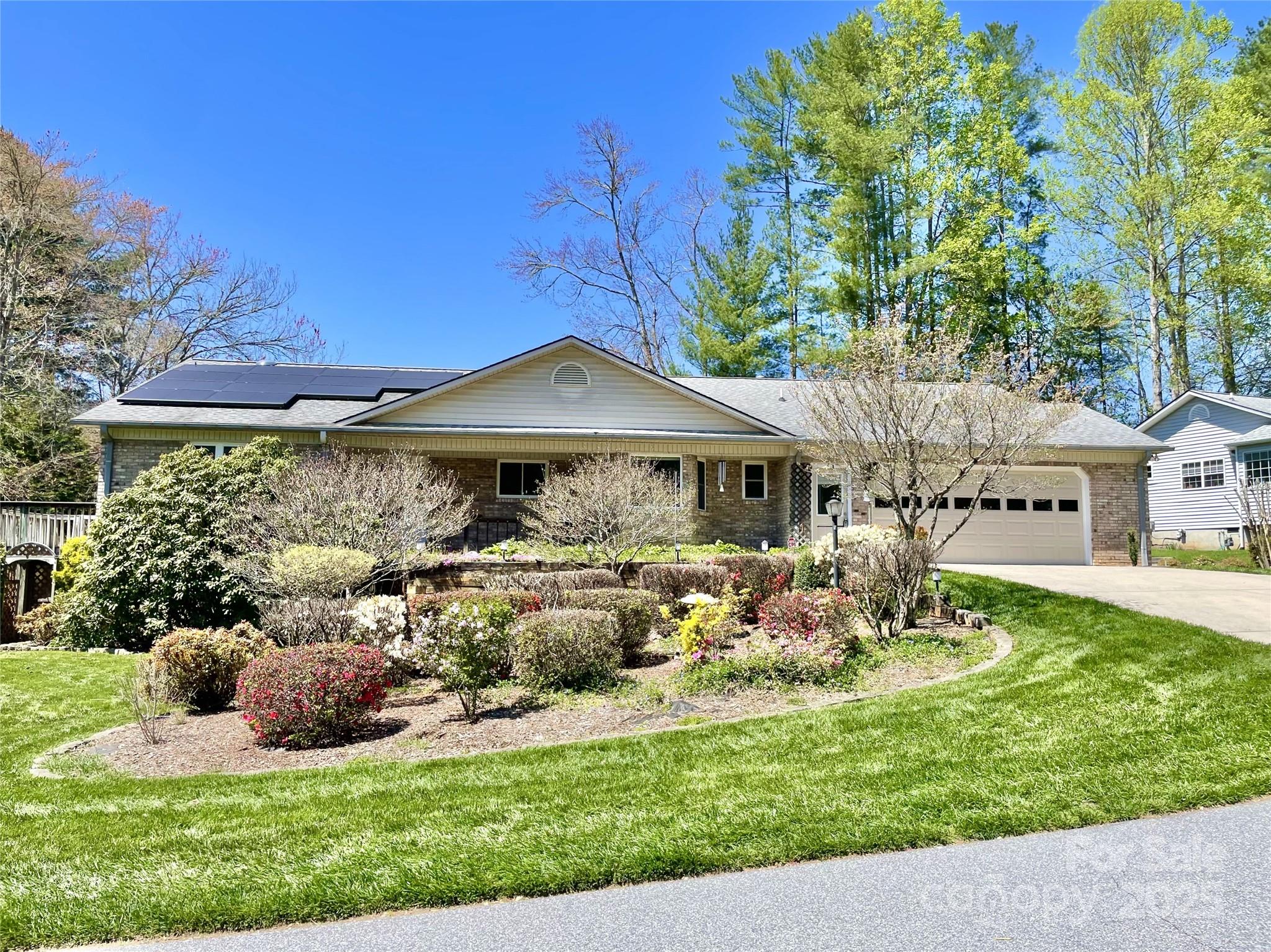 Property image 3 of 23 St Andrews Drive in Etowahs Reach, Etowah, NC 28729