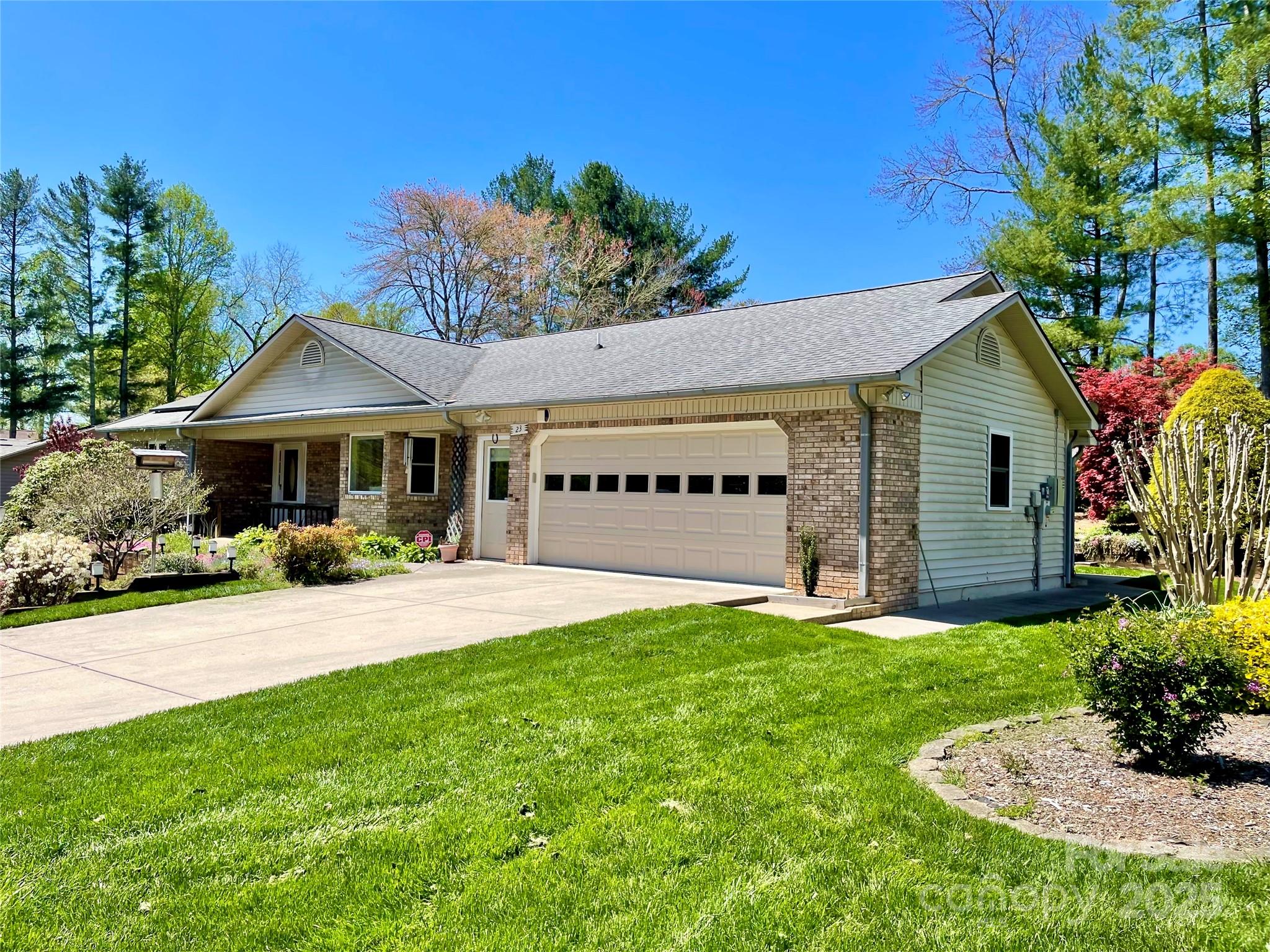 Property image 4 of 23 St Andrews Drive in Etowahs Reach, Etowah, NC 28729