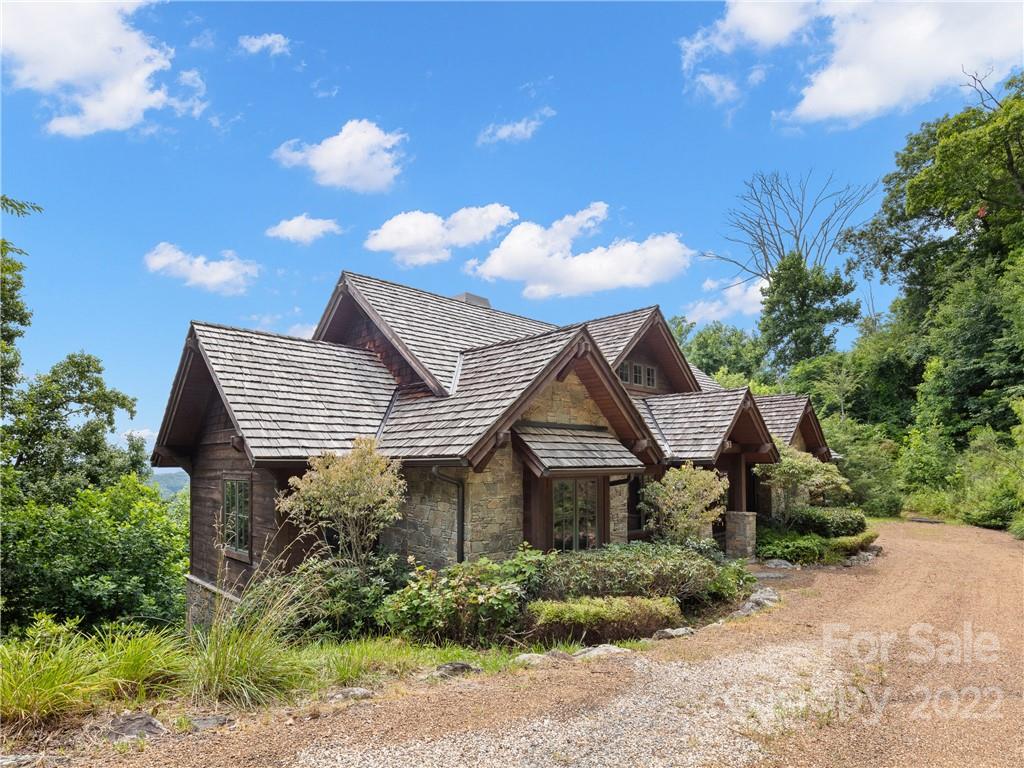 Property image 2 of 34 Crown Point Drive in Poplar Ridge, Asheville, NC 28803