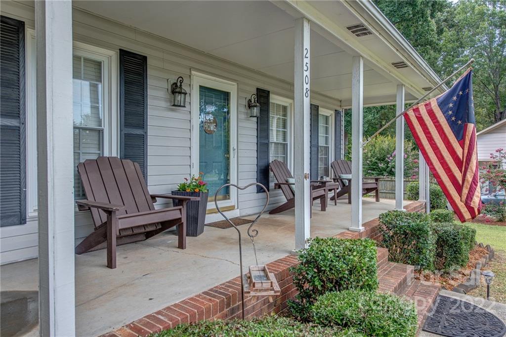 Property image 3 of 2508 Cherokee Court in Castlewood, Gastonia, NC 28056