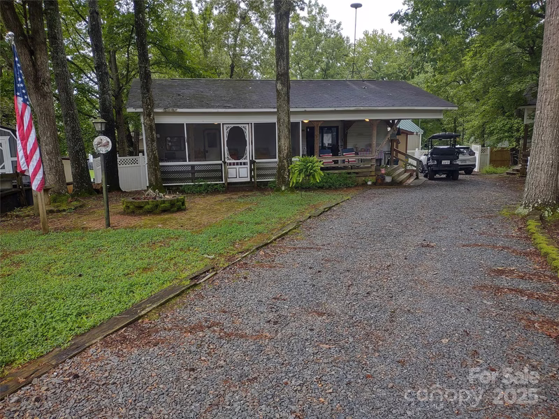 108 Captains Court