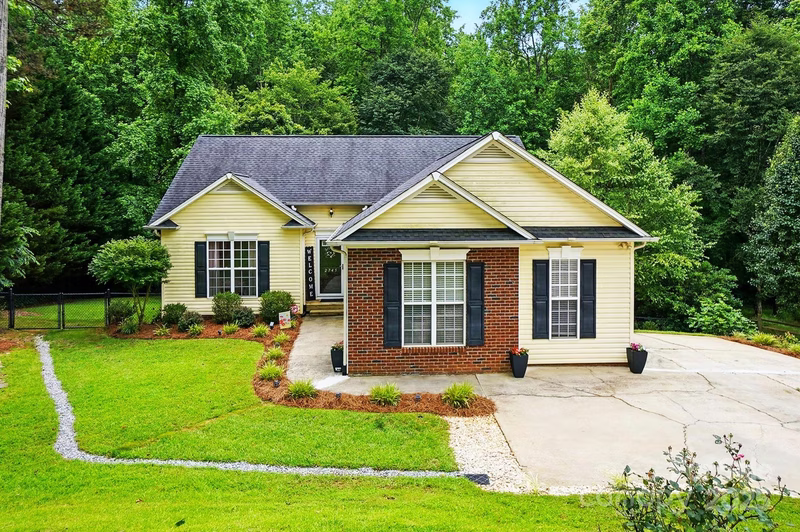 Property image 2 at 2745 Stockwood Drive, Gastonia, NC 28056