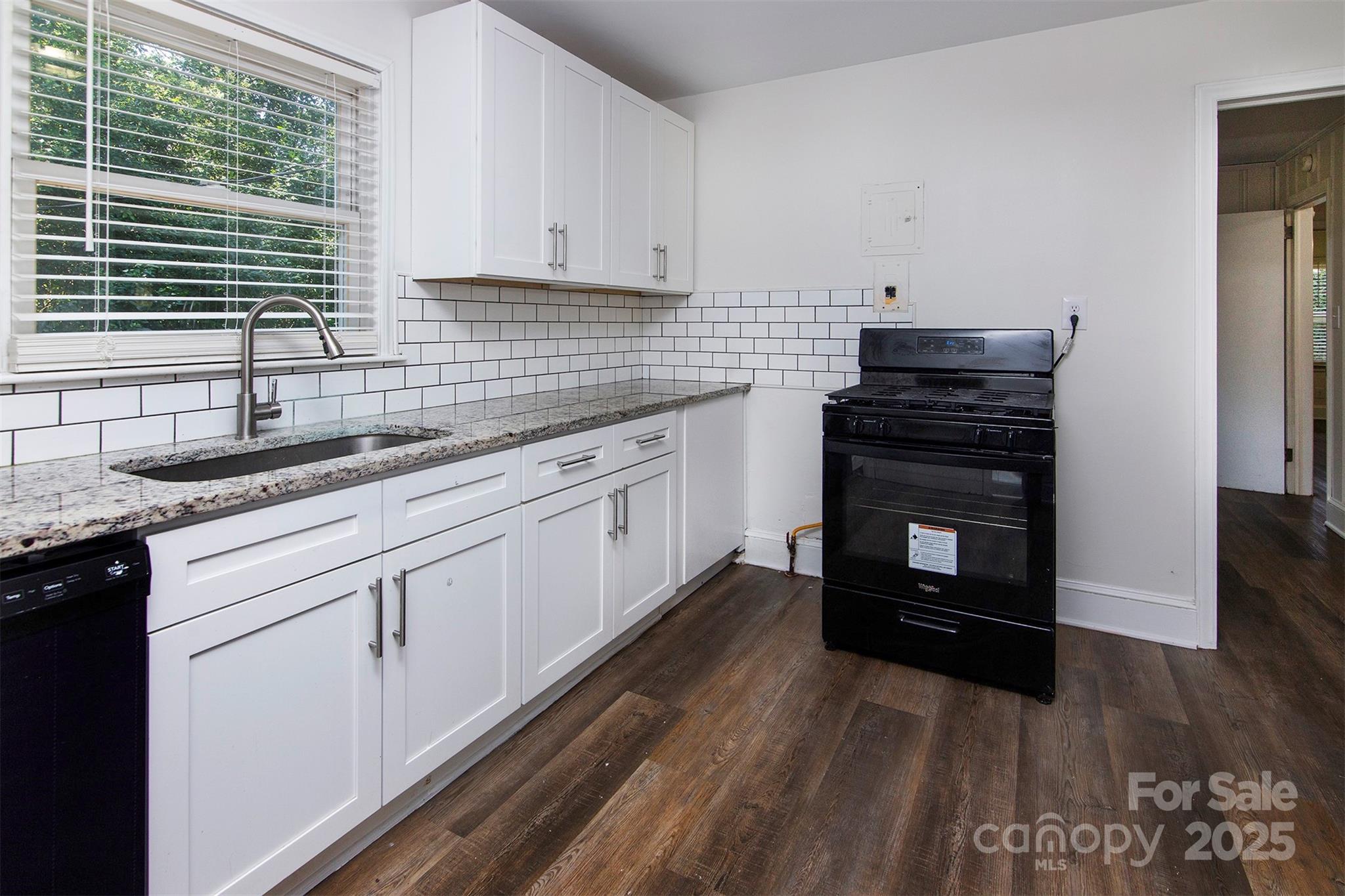 Property image 2 of 2256 Kilborne Drive in Markham Village, Charlotte, NC 28205