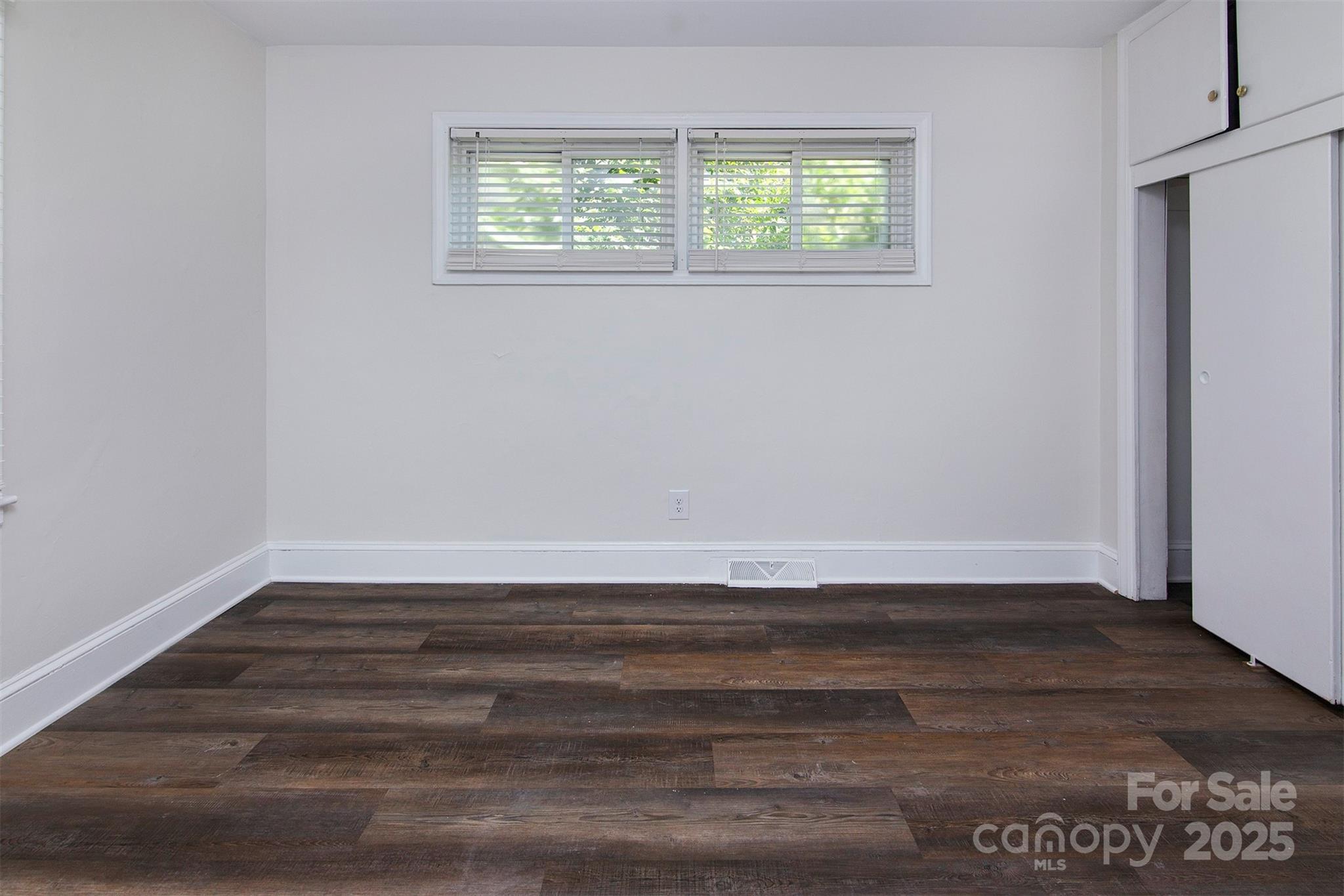 Property image 5 of 2256 Kilborne Drive in Markham Village, Charlotte, NC 28205