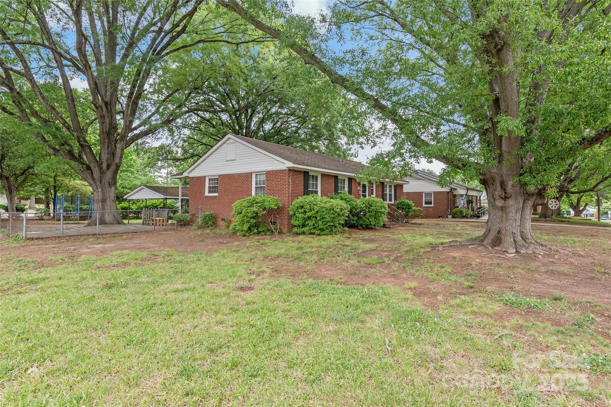 Property image 3 of 1320 Hartford Avenue in Selwyn Park, Charlotte, NC 28209