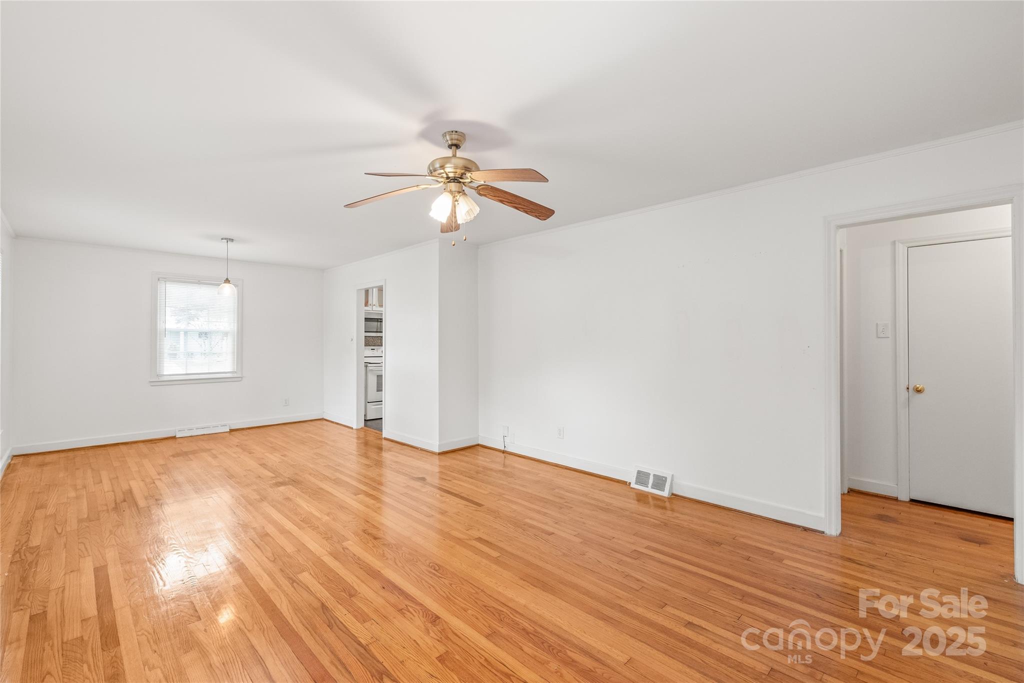 Property image 4 of 1320 Hartford Avenue in Selwyn Park, Charlotte, NC 28209
