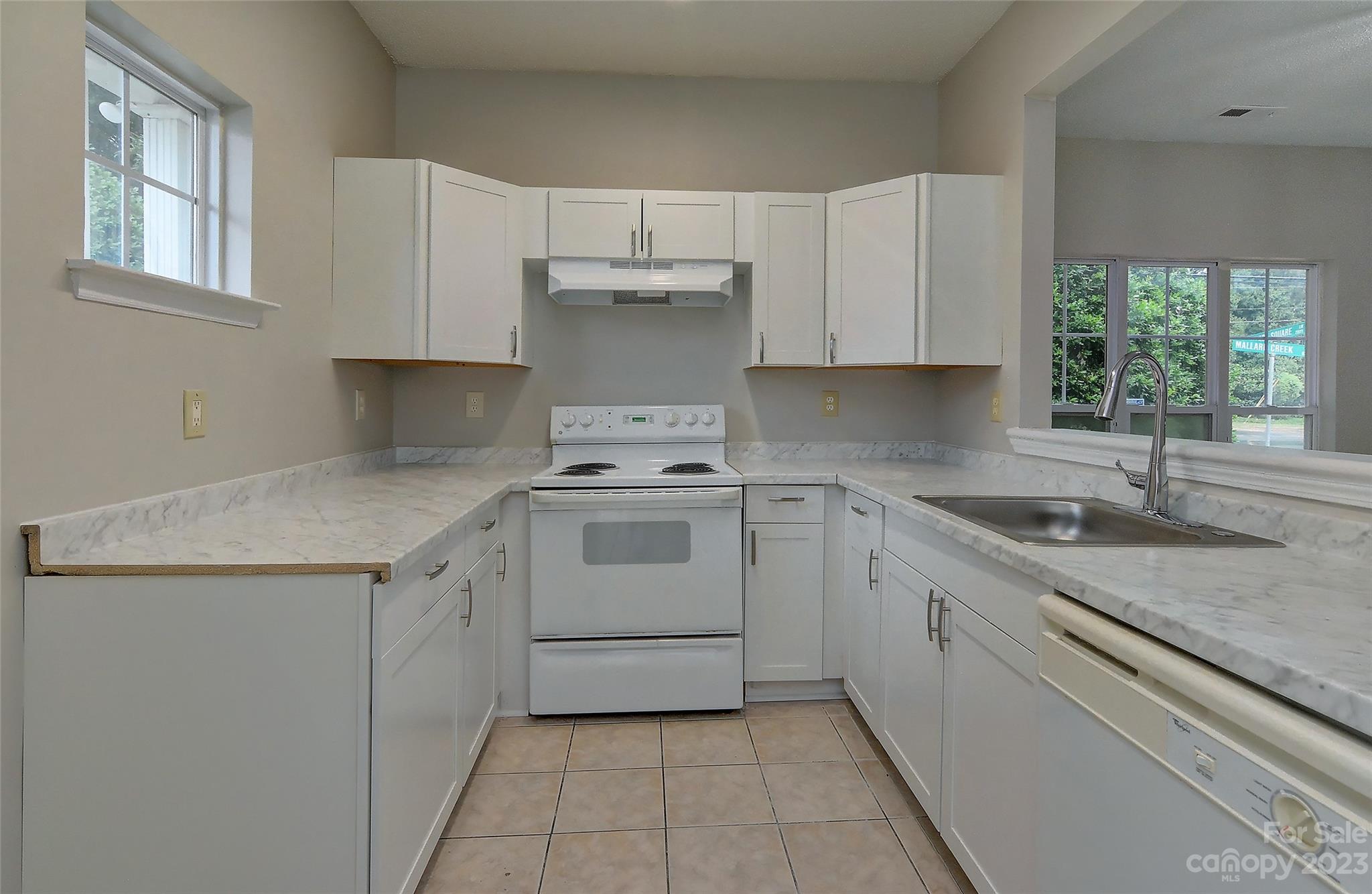Property image 4 of 6420 Mallard View Lane in Mallard Square, Charlotte, NC 28269
