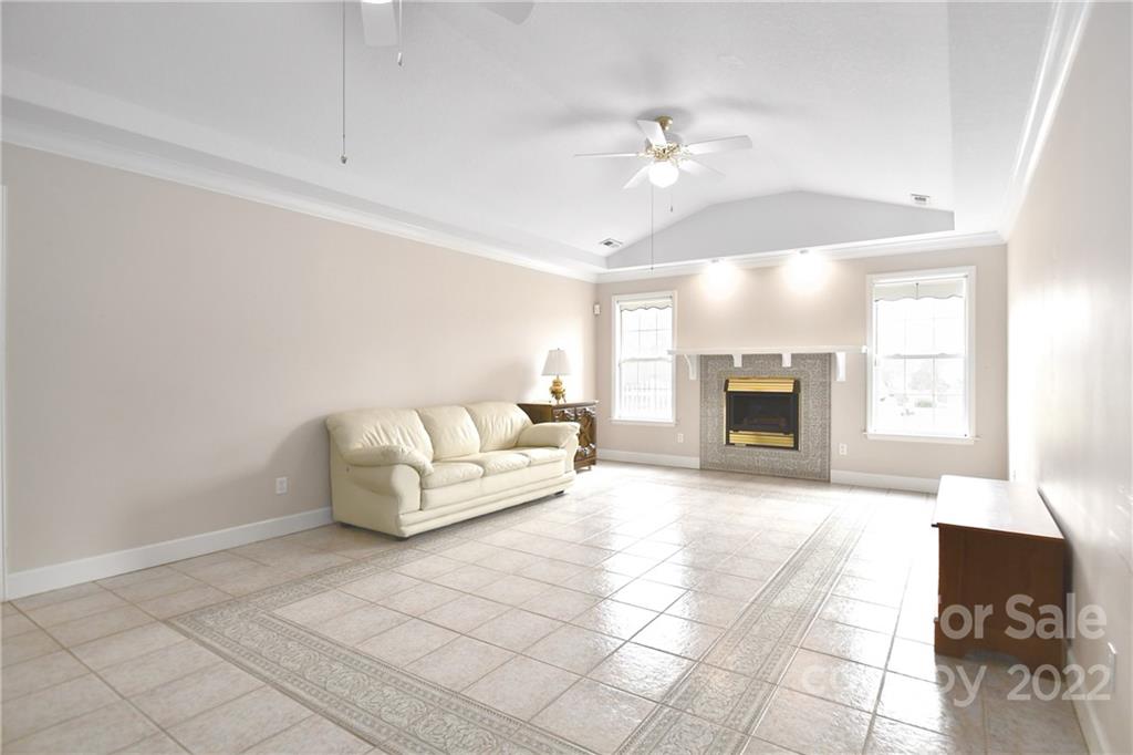 Property image 3 of 102 Yorkshire Drive in Woodfield, Salisbury, NC 28144