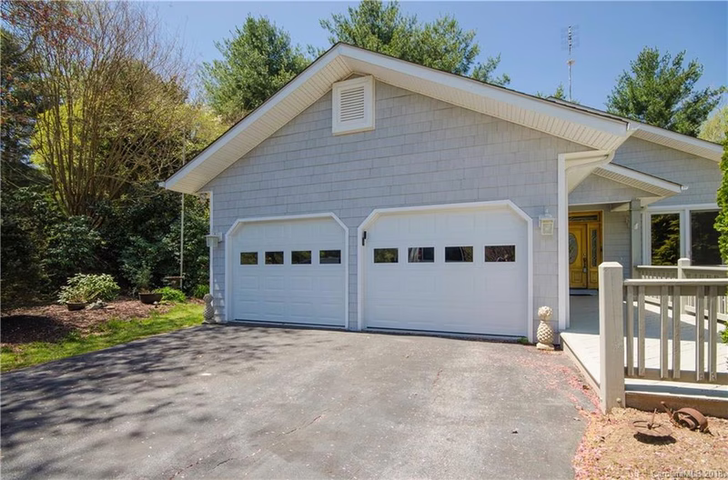 Property image 2 at 3013 Hickory Nut Trail, Hendersonville, NC 28739
