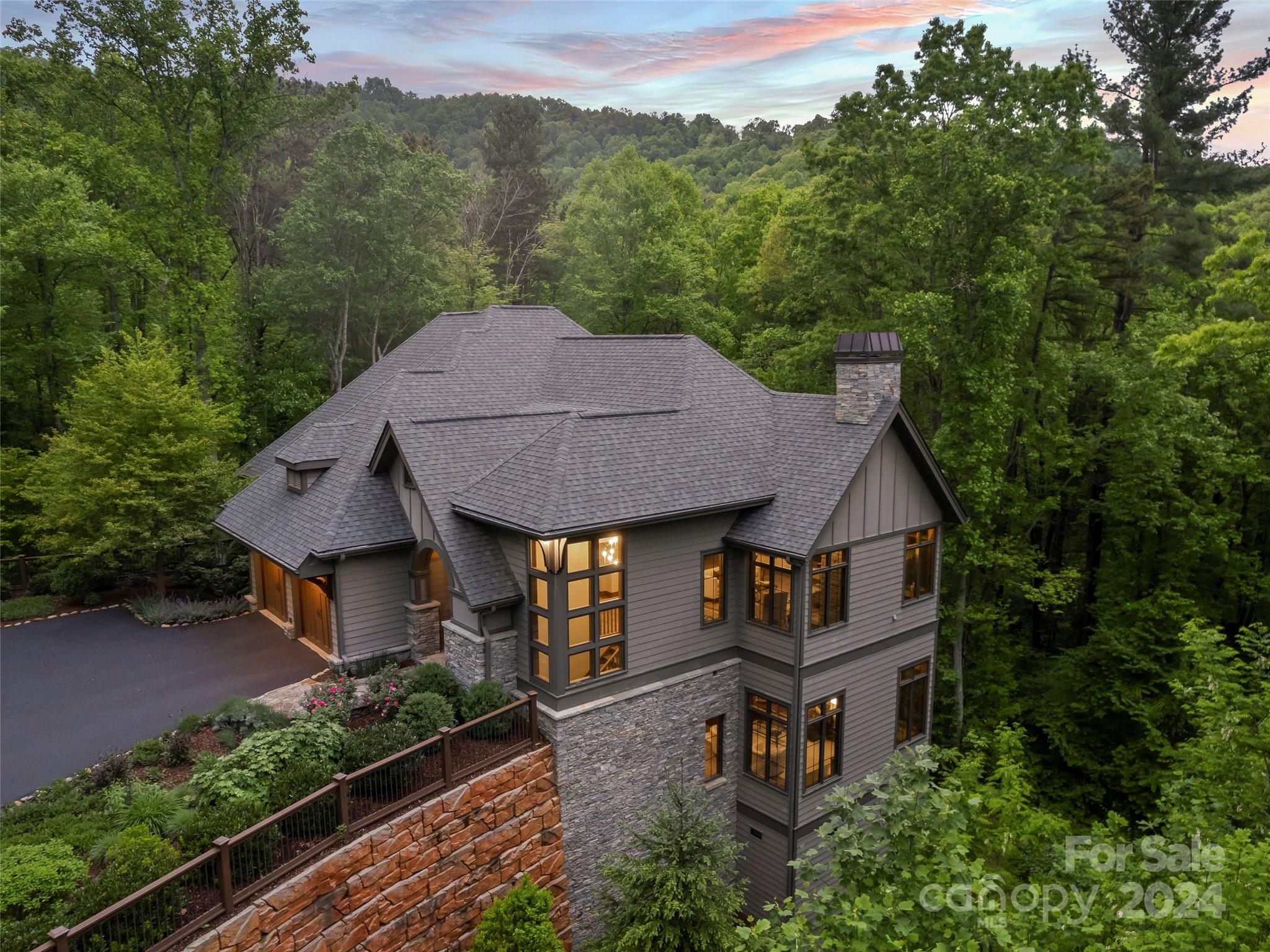 Property image 2 of 471 Barrington Drive in Poplar Ridge, Asheville, NC 28803