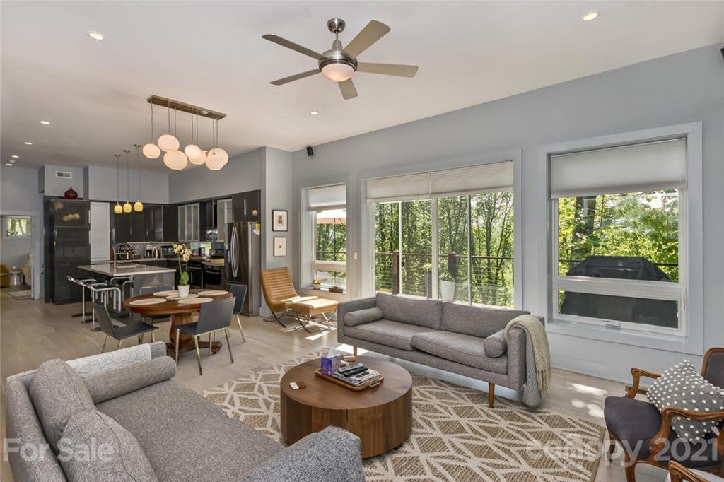 Property image 5 of 22 Breezeway Drive in Sunset Ridge, Asheville, NC 28803