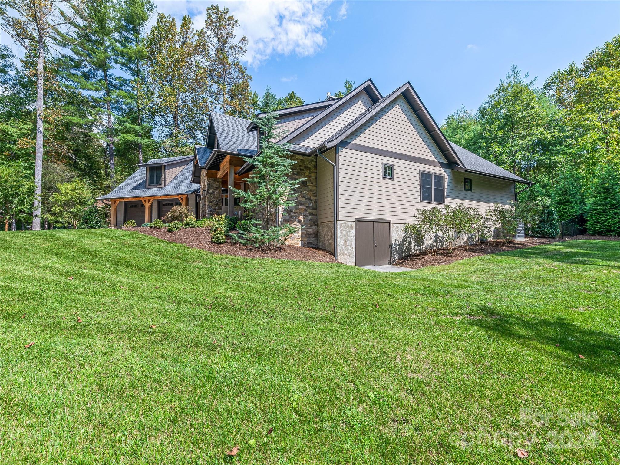 Property image 2 of 118 Camellia Way in Timber Creek, Hendersonville, NC 28739