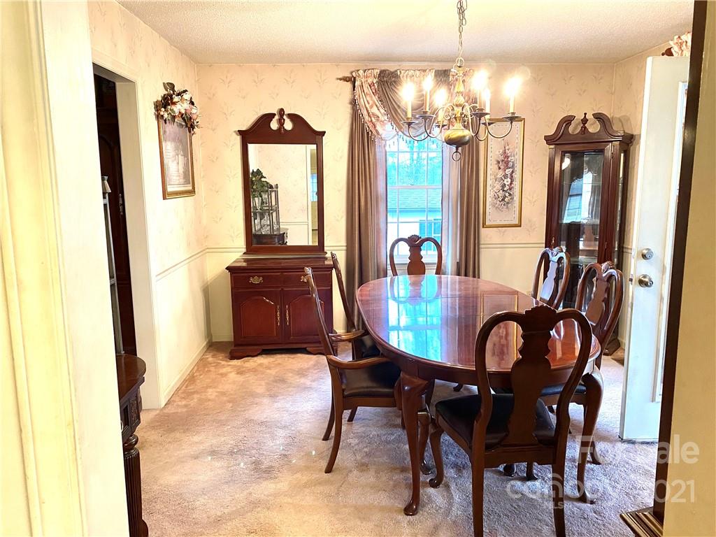 Property image 5 of 302 Red Oak Drive in Oakmont, Lenoir, NC 28645