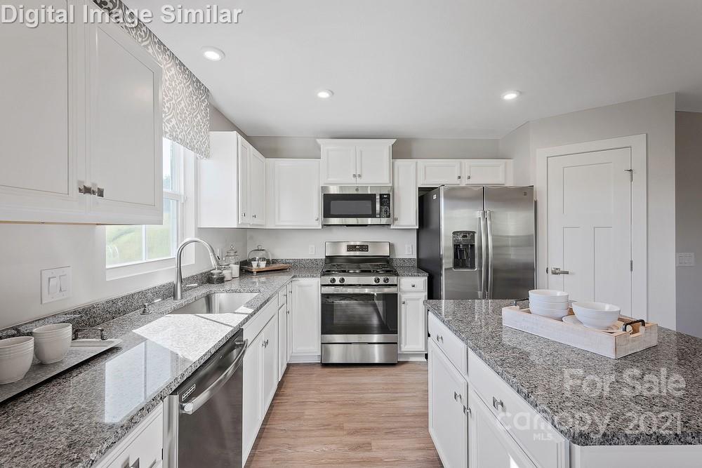 Property image 4 of 5419 Hughesdale Drive in Woodgrove, Charlotte, NC 28215