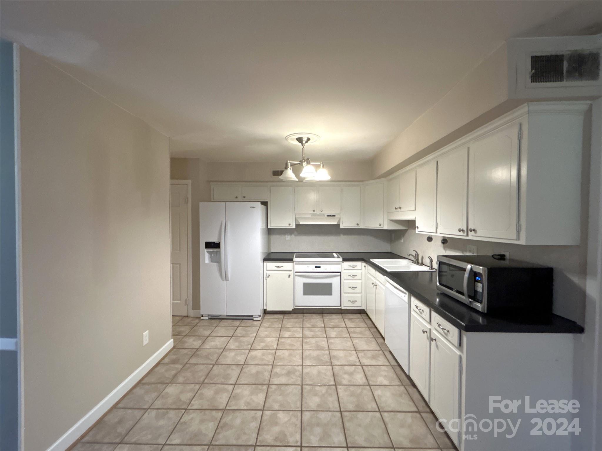 Property image 4 of 6740 Constitution Lane in Olde Georgetowne, Charlotte, NC 28210