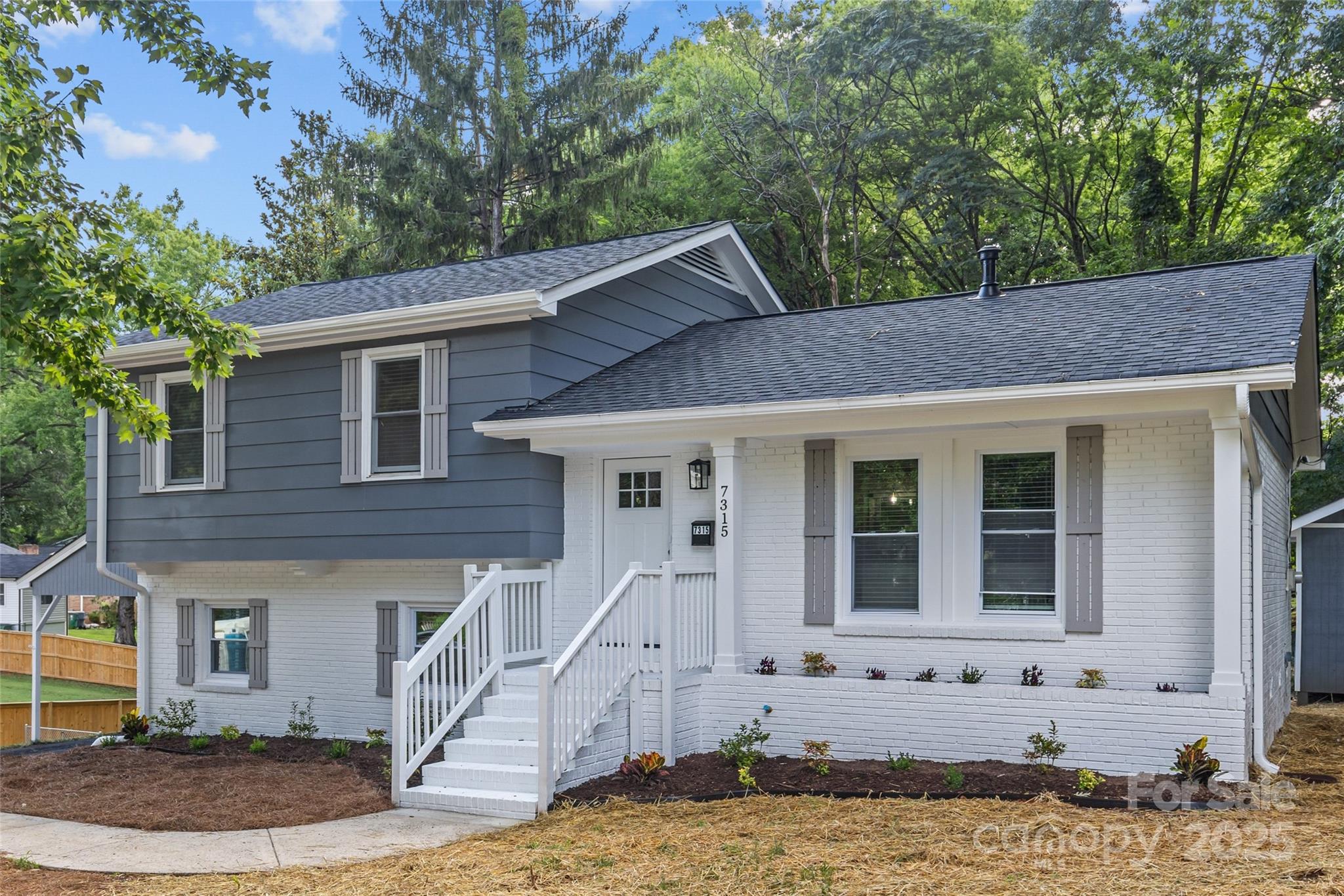 Property image 2 of 7315 Thorncliff Drive in Starmount, Charlotte, NC 28210