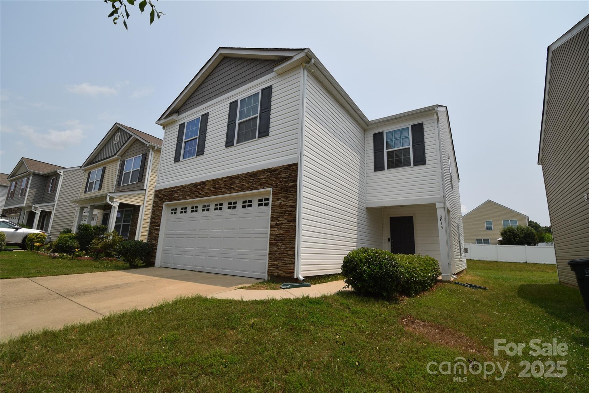 Property image 2 of 3014 Green Apple Drive in Apple Creek, Dallas, NC 28034