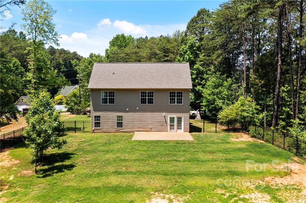 Property image 4 of 121 Blackbeard Lane in Pirates Cove, Mooresville, NC 28117
