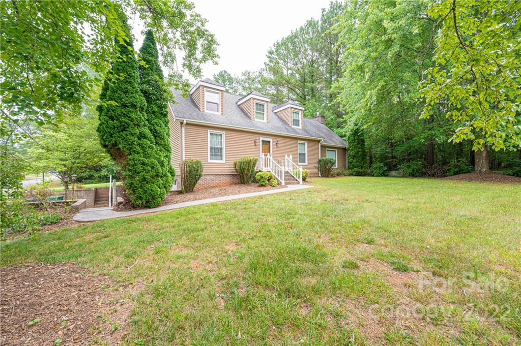 Property image 2 of 1535 Knightbridge Drive in Nottingham Estates, Newton, NC 28658